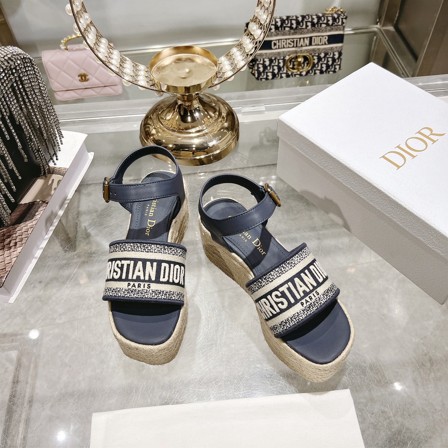 디올(DIOR) Dway 로고 밴드 앵클 스트랩 웨지 샌들 신발