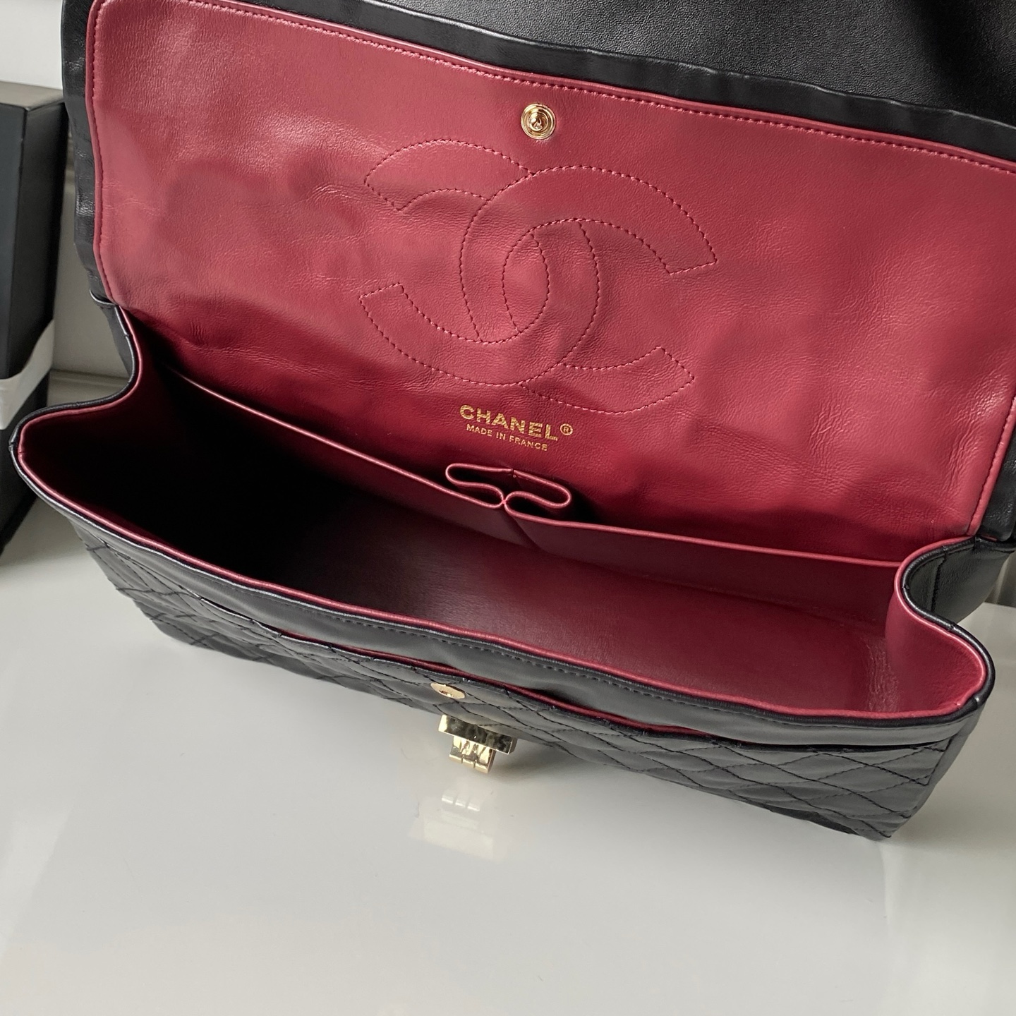 CHANEL A37587 샤넬 26S 크러쉬드 크링클드 카프스킨 클래식 2.55 백 (31cm) 가방