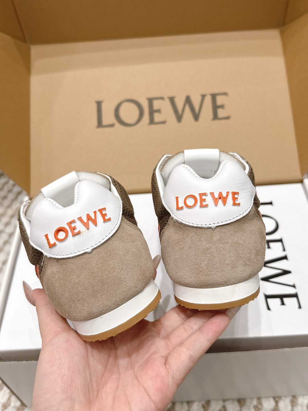 로에베(LOEWE) 스웨이드 메시 러너 스니커즈 신발