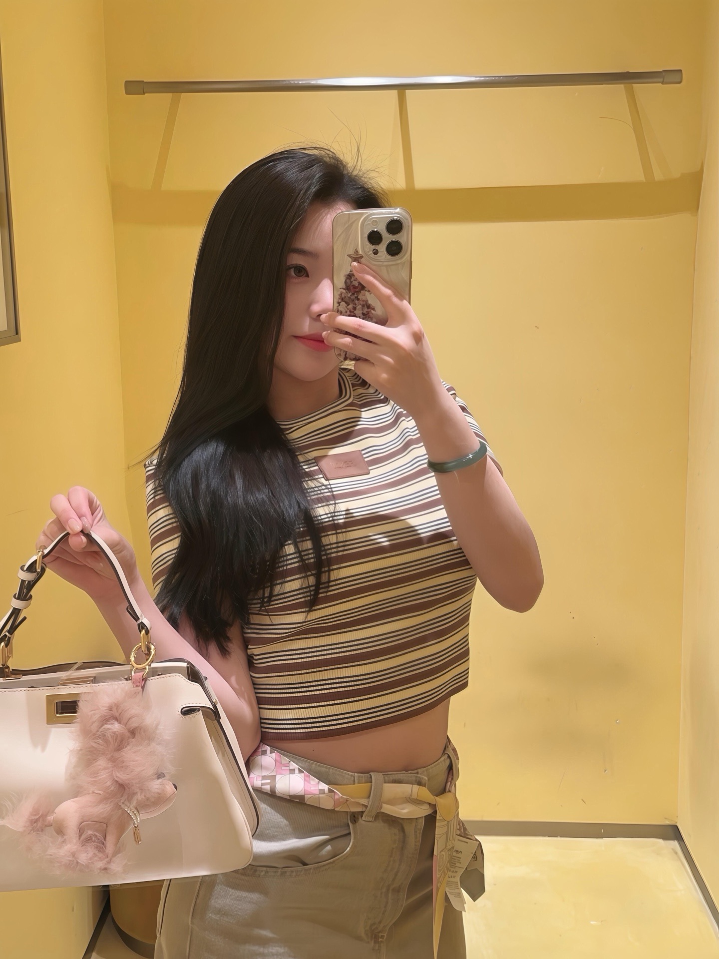 펜디(FENDI) 레더 패치 스트라이프 크롭 티셔츠 상의 의류