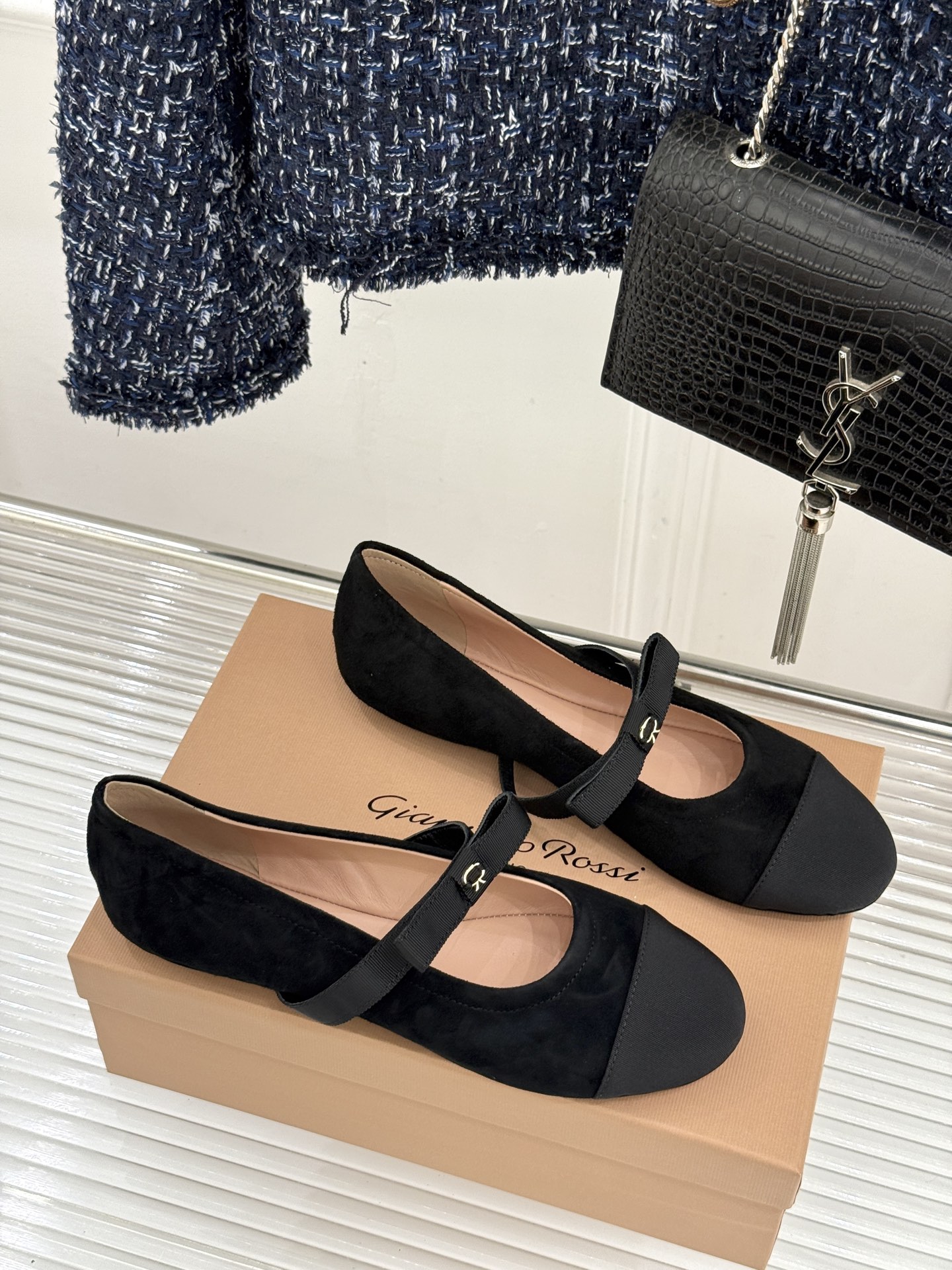 지안비토 로시(Gianvito Rossi) 리본 메리제인 플랫슈즈 신발