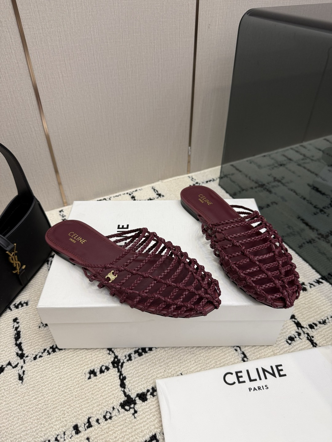 셀린느(CELINE) 트리옹프 위빙 플랫 슬리퍼 신발