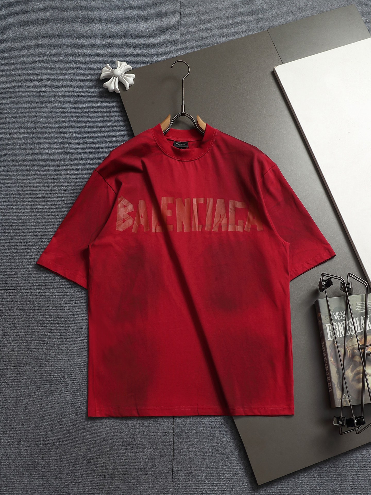 발렌시아가(BALENCIAGA) 테이프 프린팅 워싱 반팔 티셔츠 상의 의류