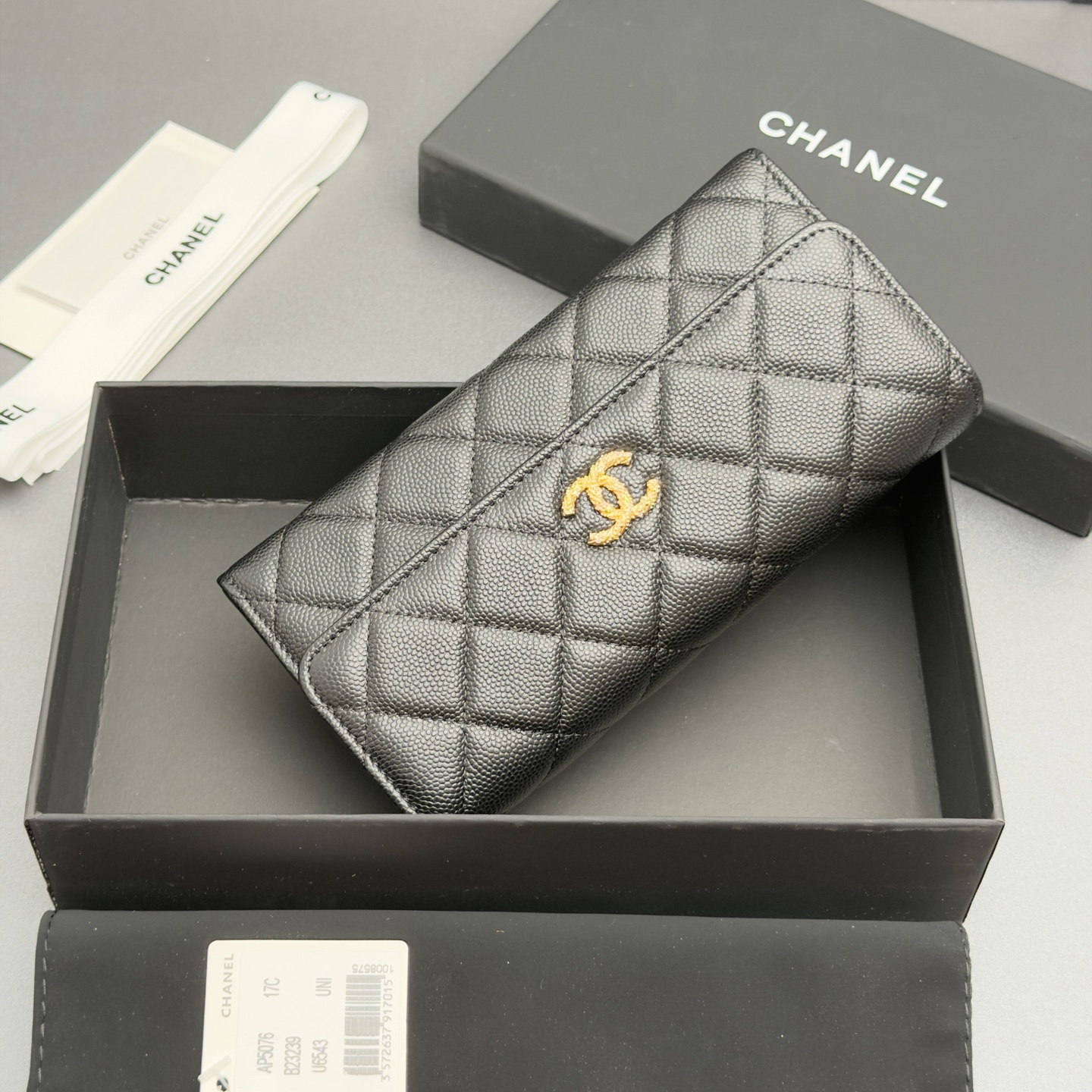 [Chanel] 샤넬 26SS 캐비어 멀티 젬스톤 플랩 장지갑