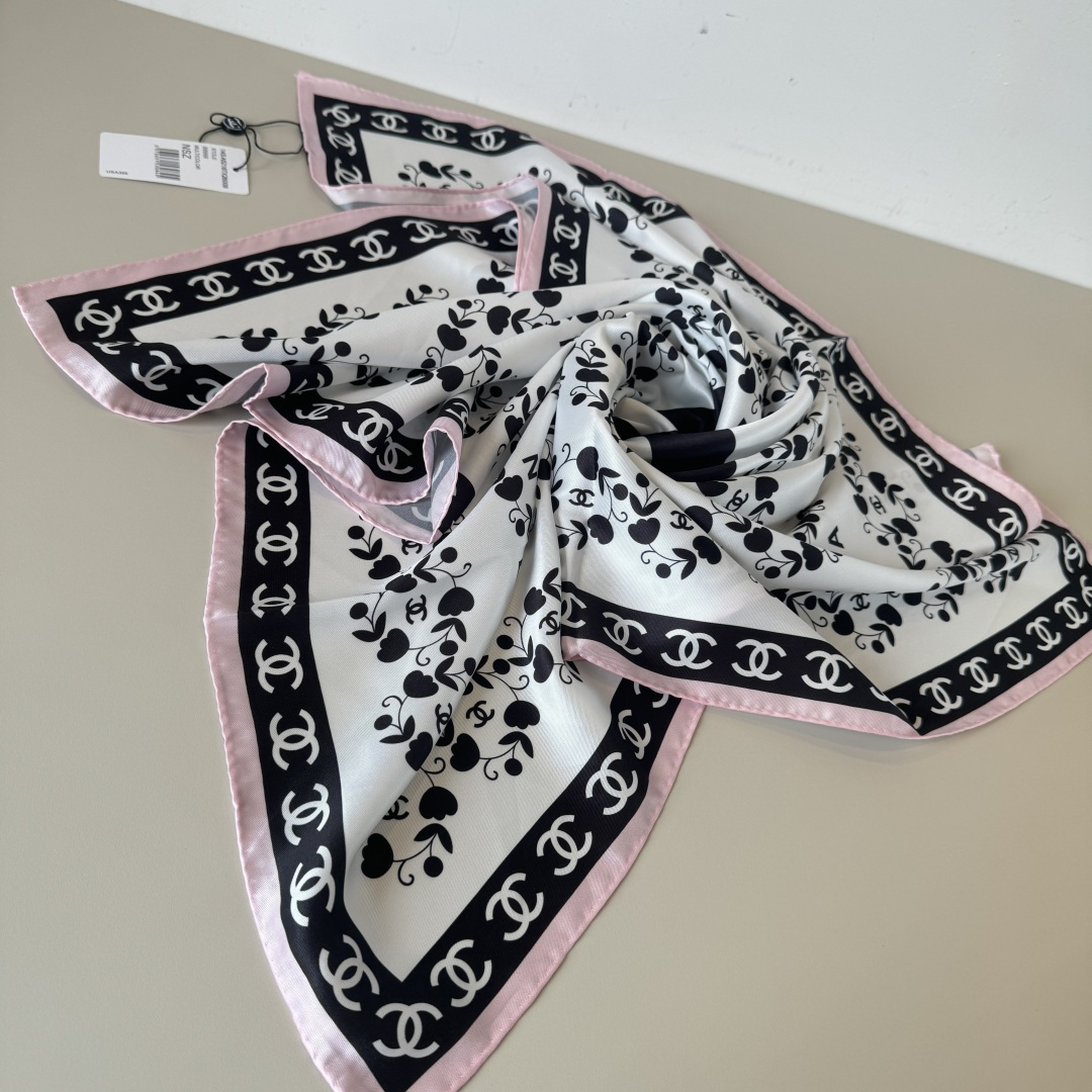 샤넬(CHANEL) 플라워 더블 C 실크 목도리 스카프