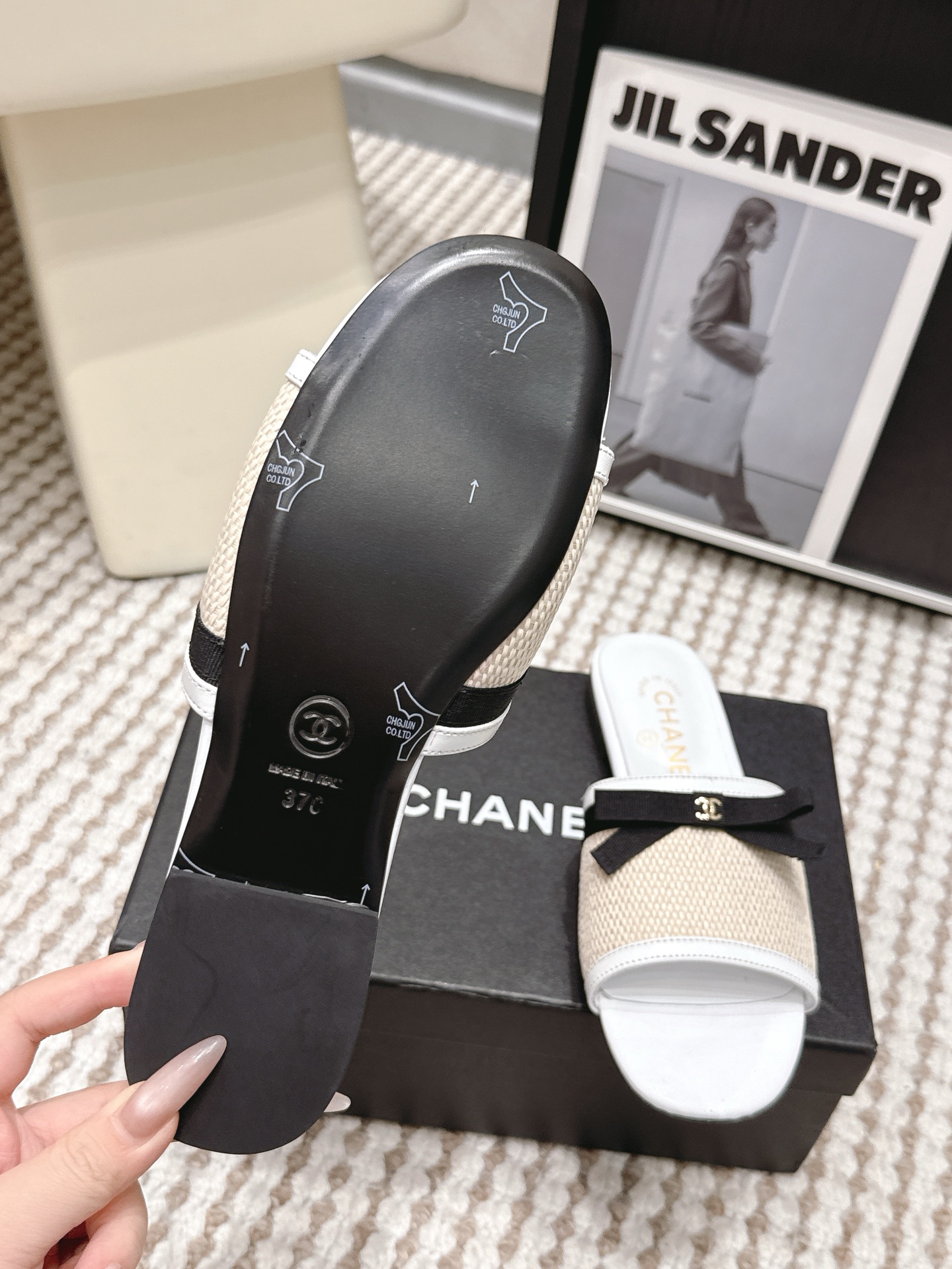 샤넬(CHANEL) 리본 장식 오픈토 슬리퍼 신발