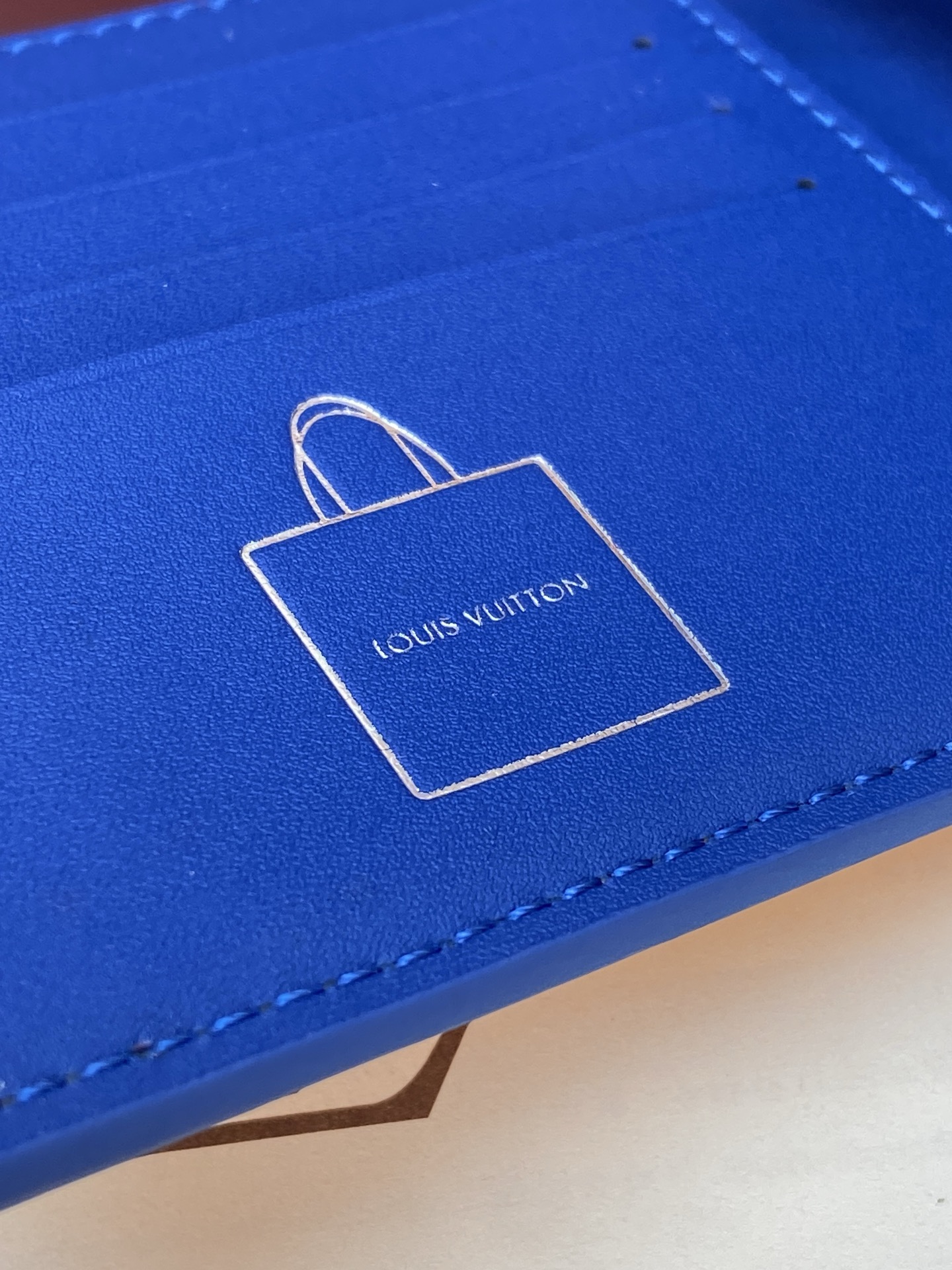 [Louis Vuitton] LV 루이비통 쇼퍼백 모티브 Slender 슬렌더 월렛 지갑 / M2A448