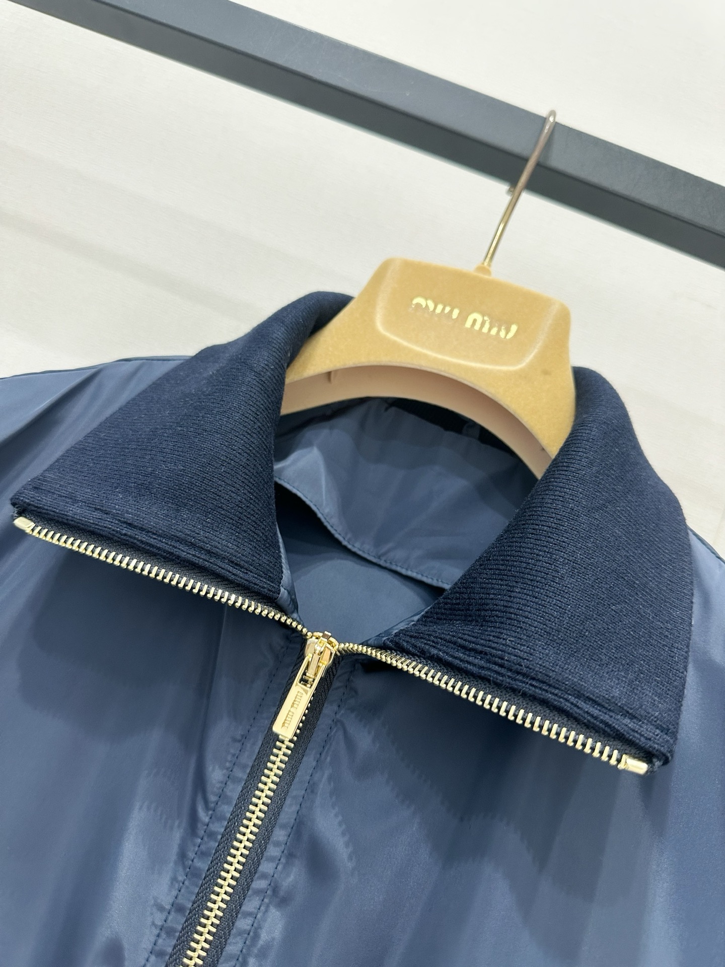 미우미우(MIU MIU) 카라 집업 자켓 재킷 의류