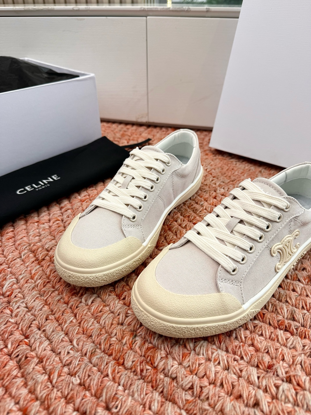 셀린느(CELINE) 트리오페 로고 스니커즈 신발
