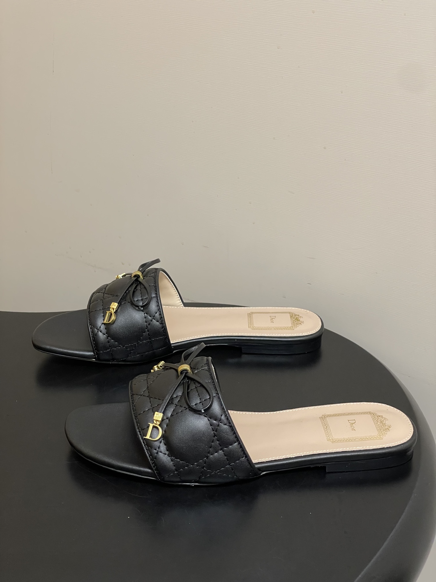 디올(DIOR) 퀼팅 리본 슬리퍼 신발