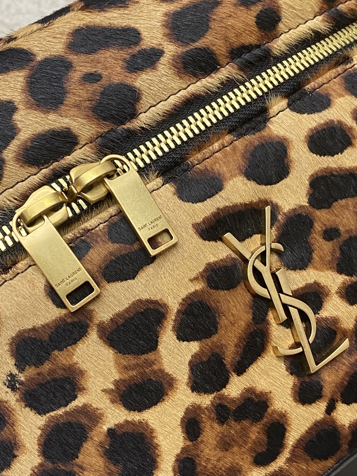 YSL 생로랑 가비(Gaby) 레오파드 라지 화장품 케이스 파우치 백 가방