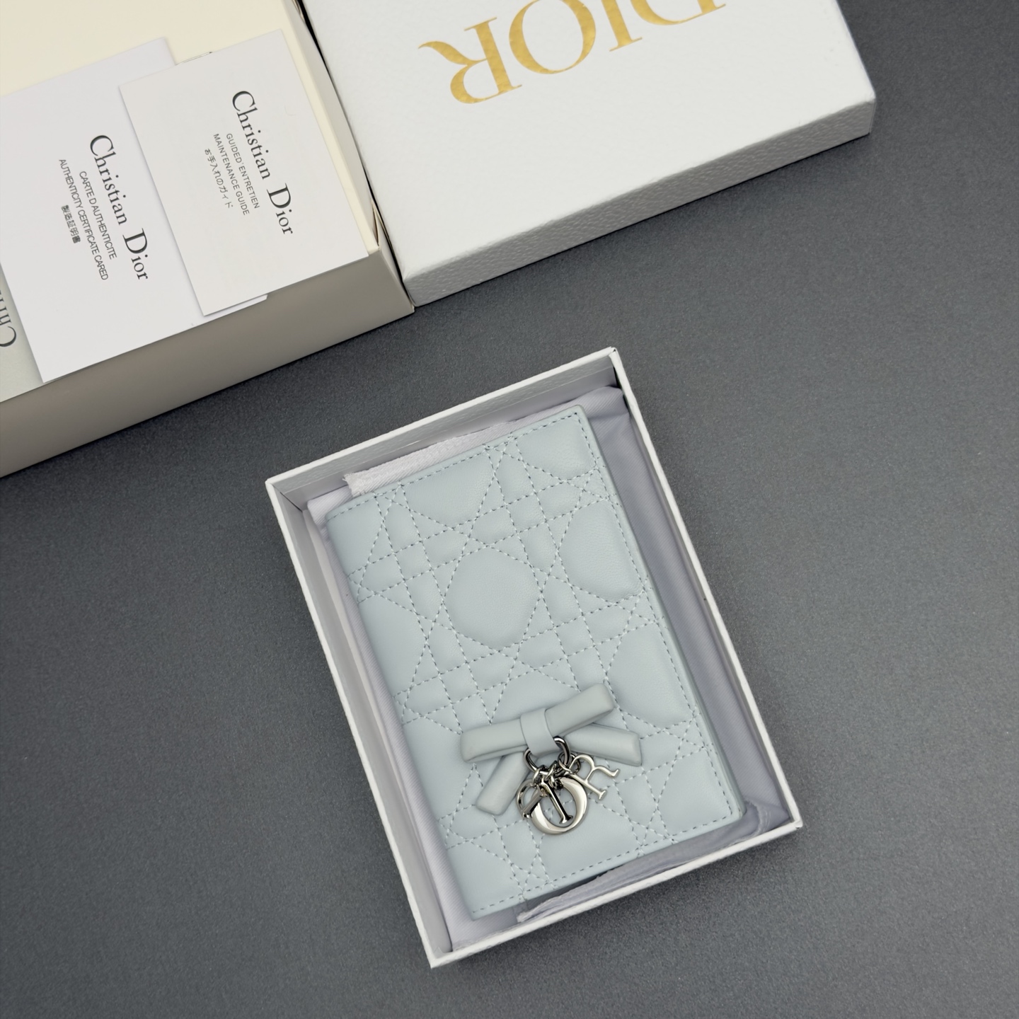 [Dior] 디올 Lady 레이디 까나쥬 램스킨 패스포트 홀더 지갑 / S2626
