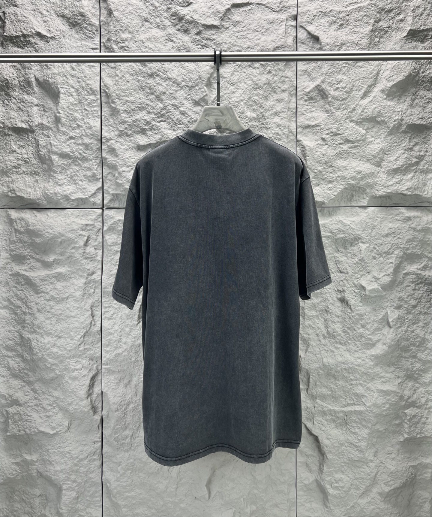 발렌시아가(BALENCIAGA) 스모크 워싱 반팔 티셔츠 의류