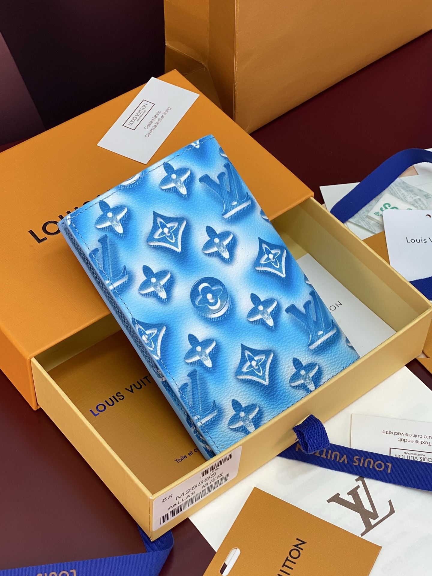 [Louis Vuitton] LV 루이비통 모노그램 포레스트 패스포트 커버 (코튼 블루) 여권 지갑