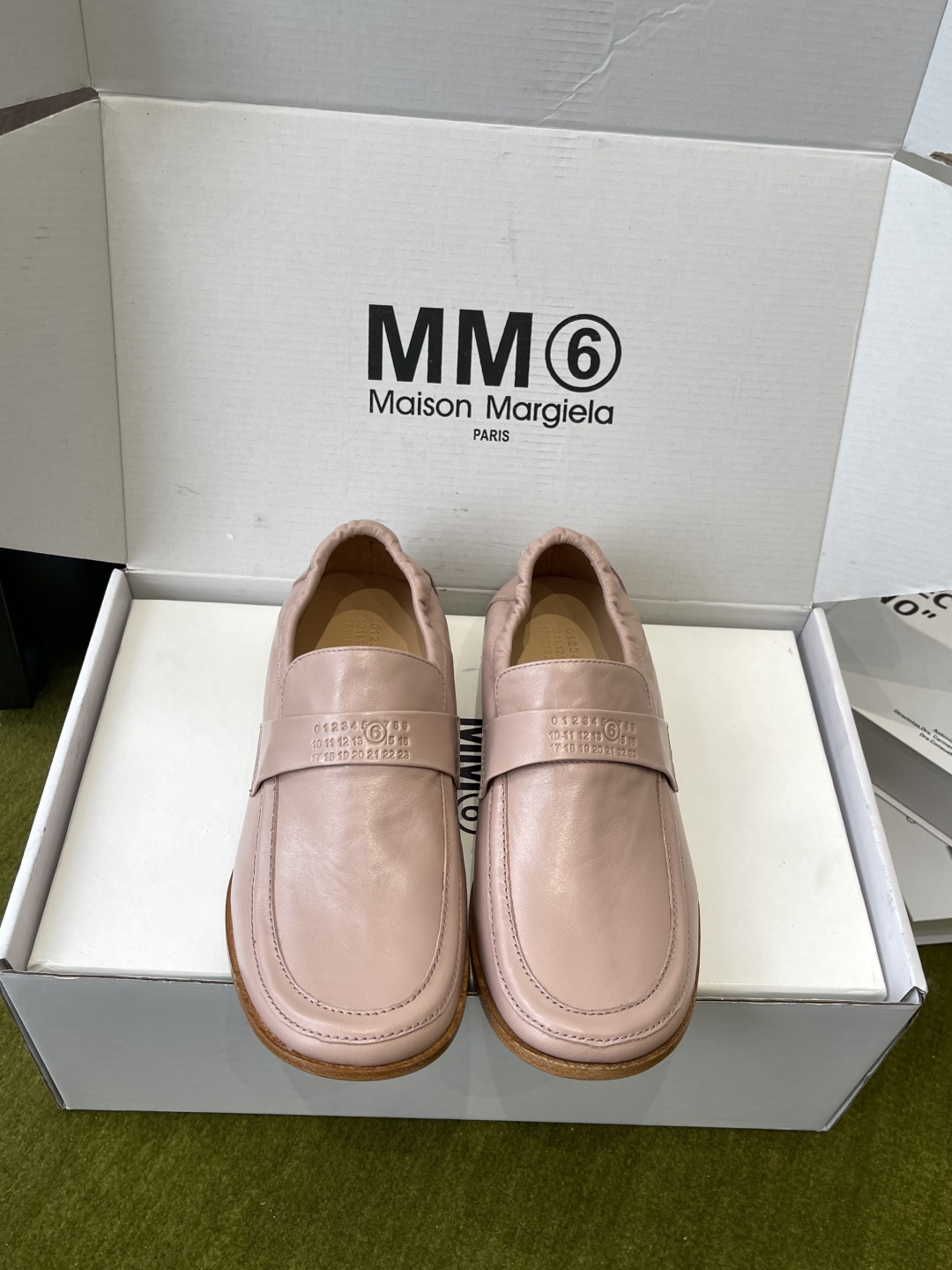 메종 마르지엘라(Maison Margiela) 애플 토 로고 2WAY 로퍼
