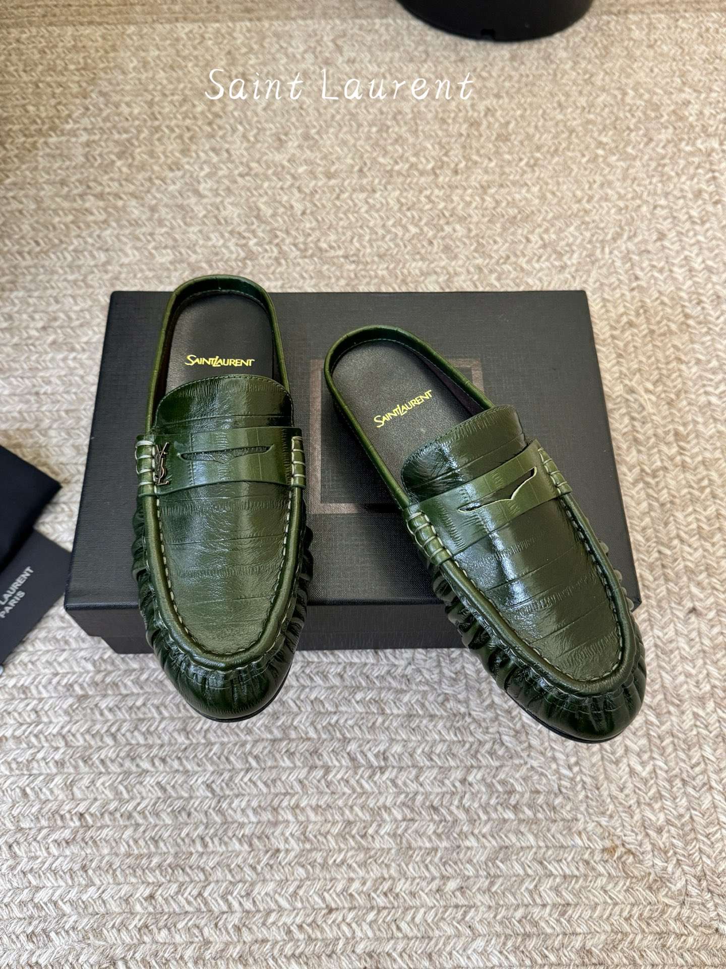 생로랑(SAINT LAURENT) 카프 레더 페니 백리스 로퍼 신발