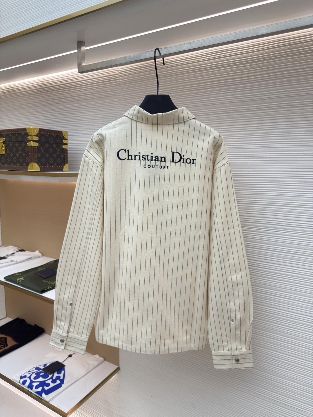 디올(DIOR) 헤링본 스트라이프 로고 자수 셔츠 상의 의류