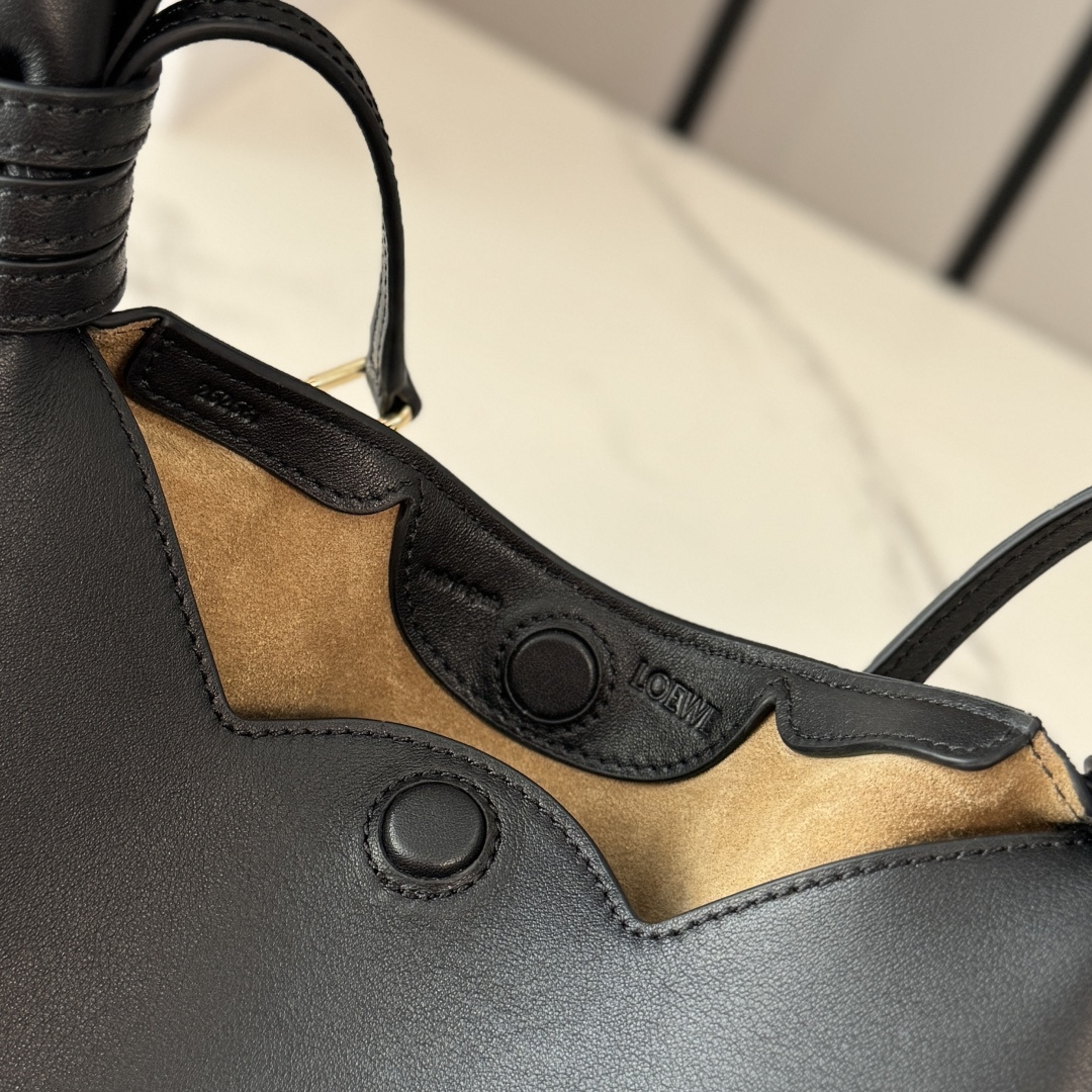 [LOEWE] 로에베 미니 스무스 카프스킨 스카프 백 가방 / BA604