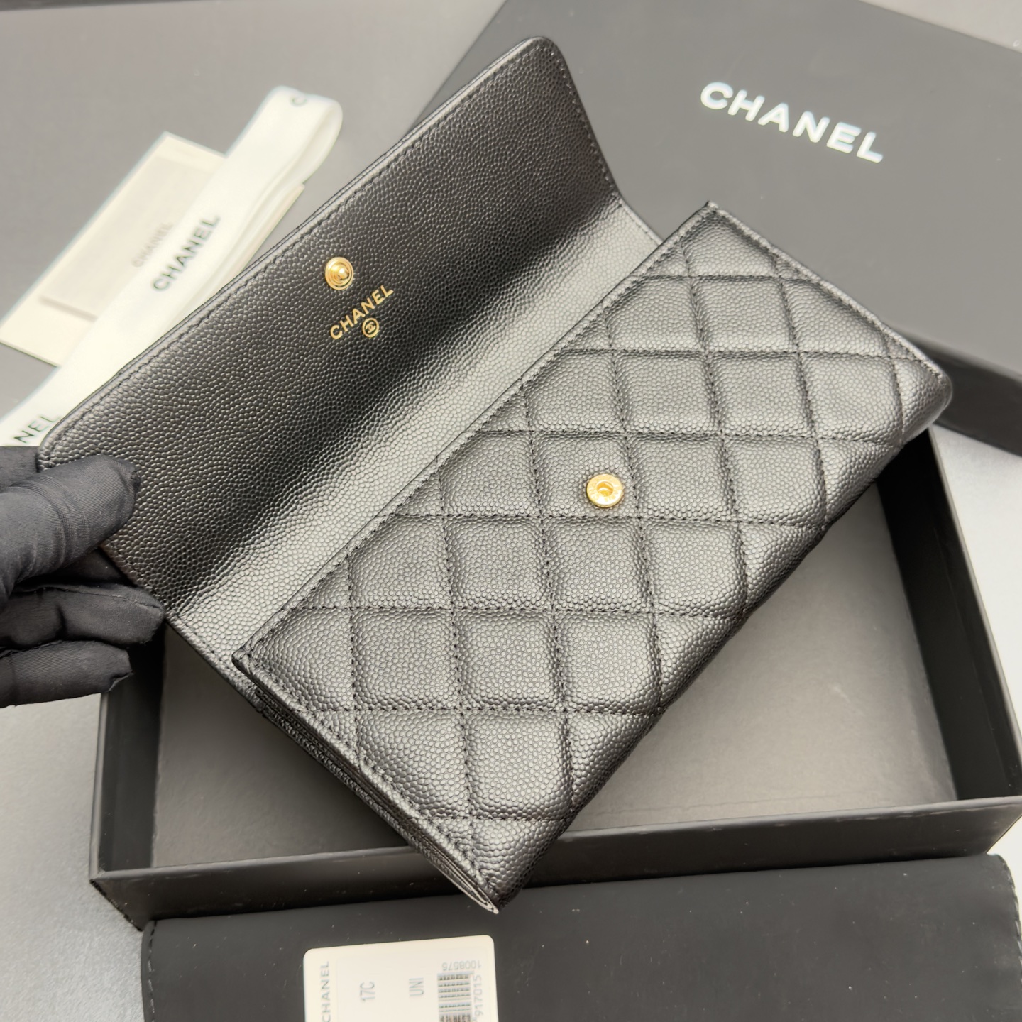 [Chanel] 샤넬 26SS 캐비어 멀티 젬스톤 플랩 장지갑