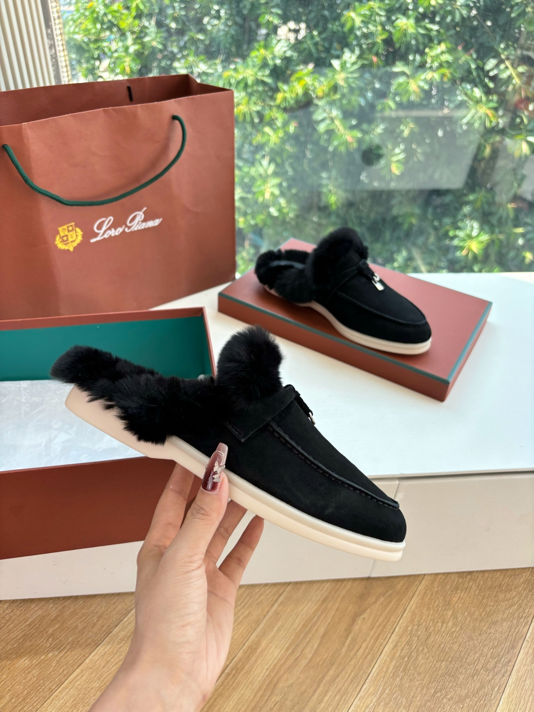 로로피아나(Loro Piana) 커플 퍼 트리밍 스웨이드 뮬 슬리퍼 신발