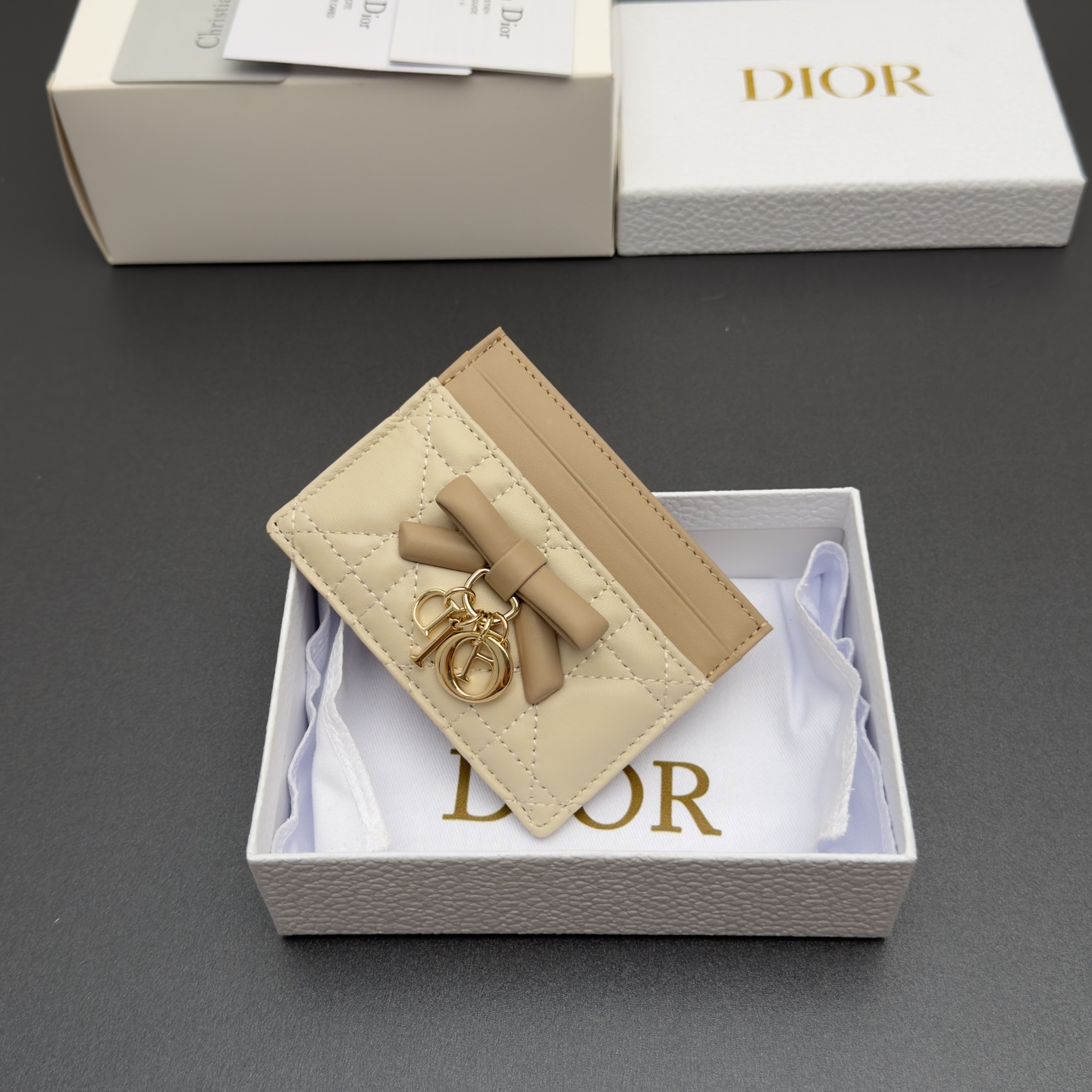 [Dior] 디올 Lady Freesia 레이디 프리지아 까나쥬 램스킨 카드 홀더 지갑