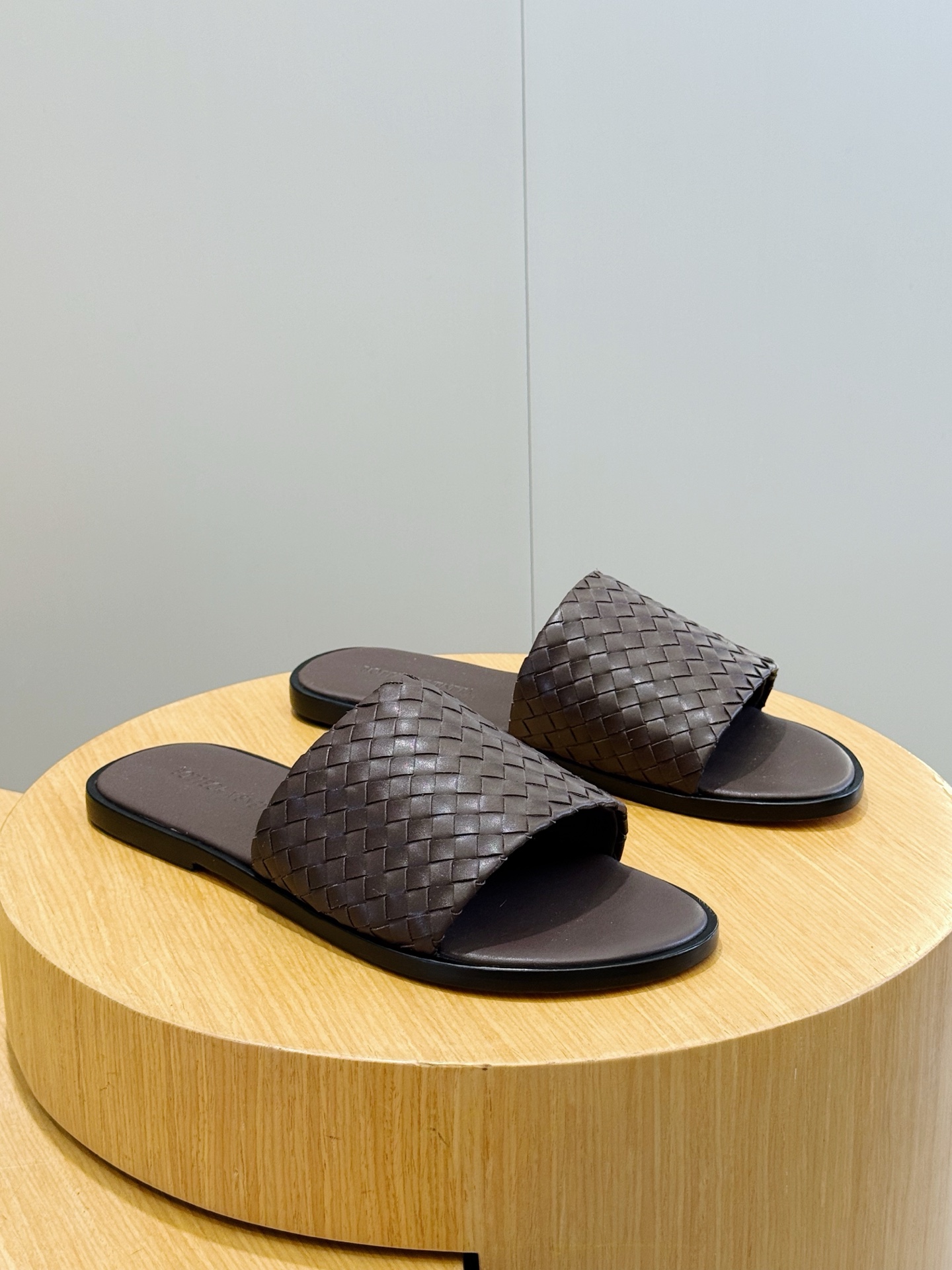 [Bottega Veneta] BV 보테가 베네타 맨즈 웨이브 인트레치아토 레더 슬라이드 슬리퍼 신발