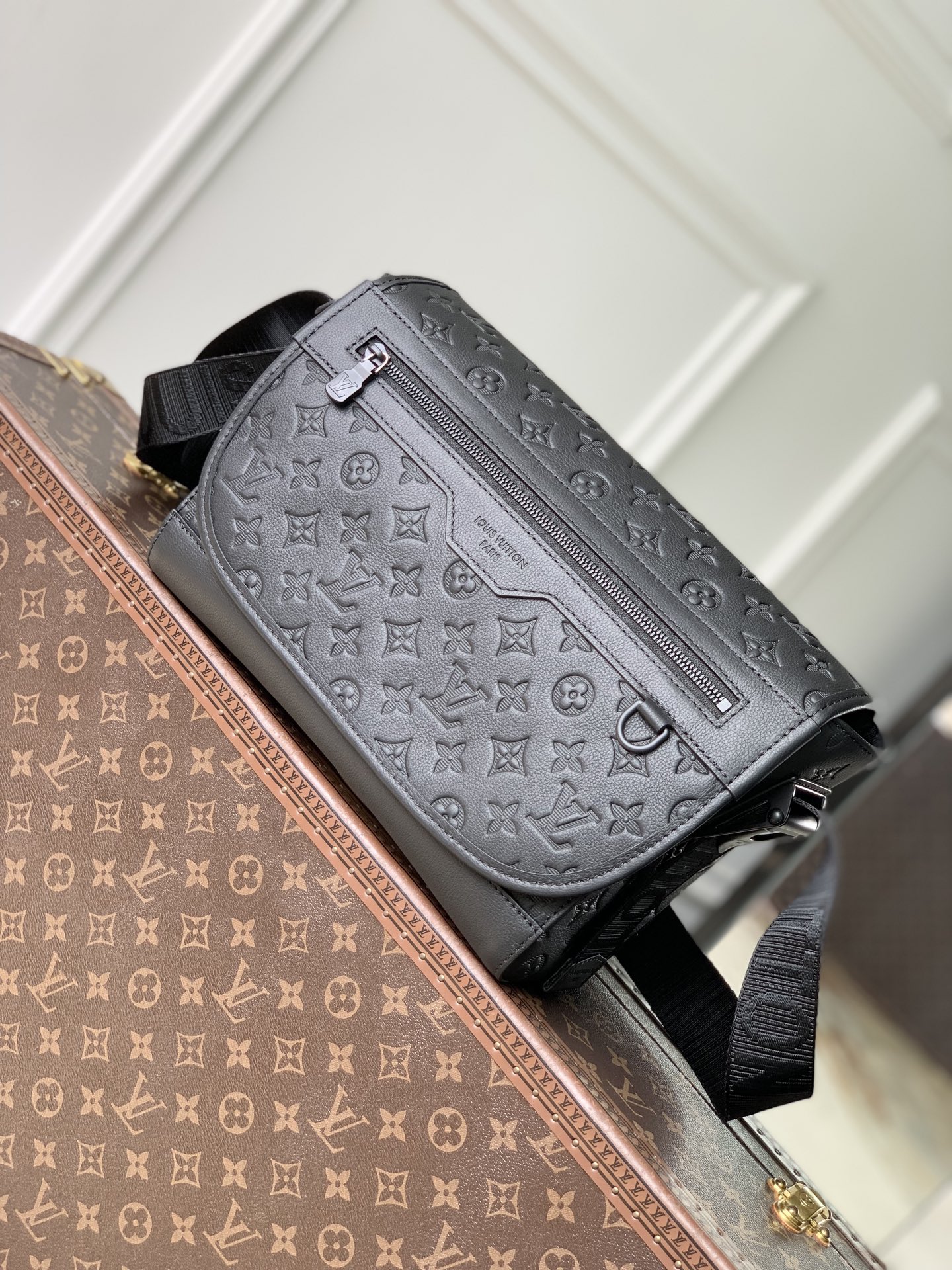 LOUIS VUITTON LV 루이비통 쿠리에 메신저 크로스 백 (모노그램 섀도우 레더) 가방