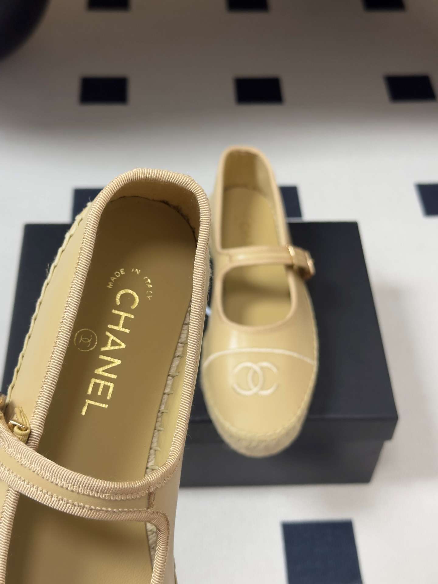 샤넬(CHANEL) 자수 메리제인 에스파드류 신발