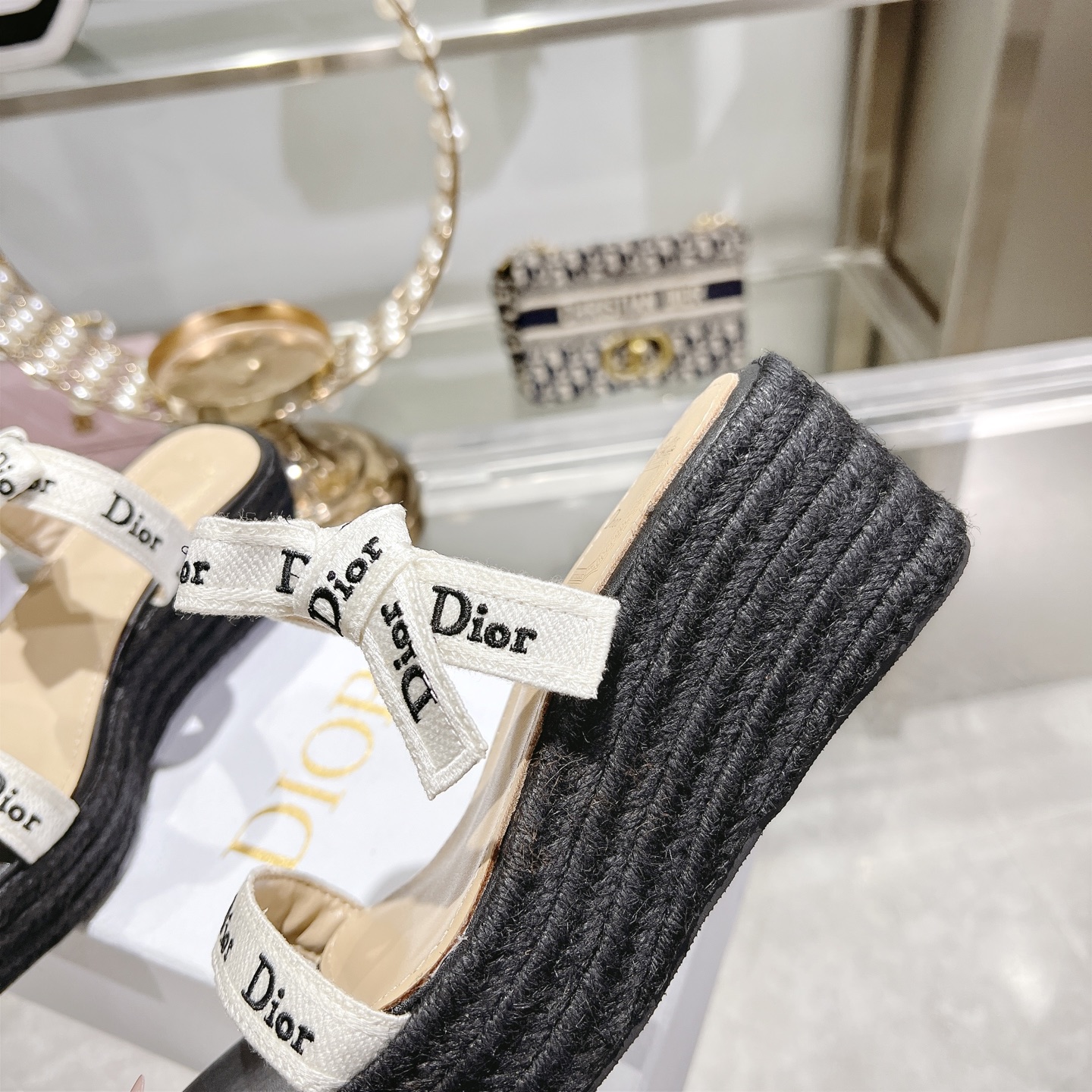 디올(DIOR) 로고 리본 더블 스트랩 플랫폼 슬리퍼 신발