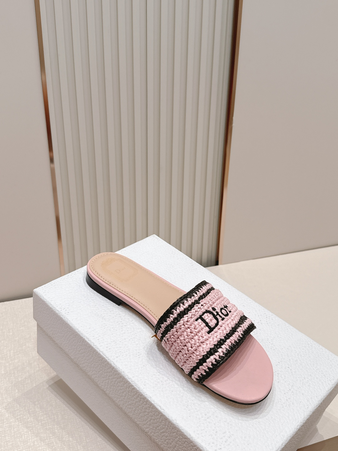 디올(DIOR) 라피아 위빙 슬라이드 샌들 신발
