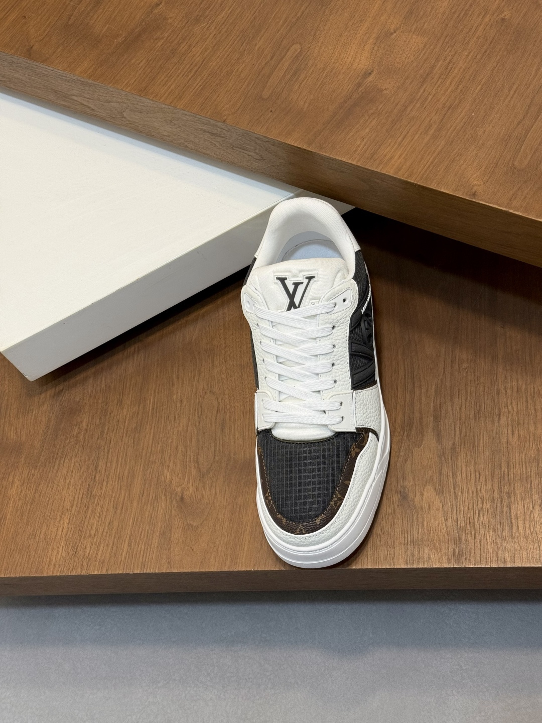 [Louis Vuitton] LV 루이비통 트레이너 스니커즈 뉴 컬러 신발