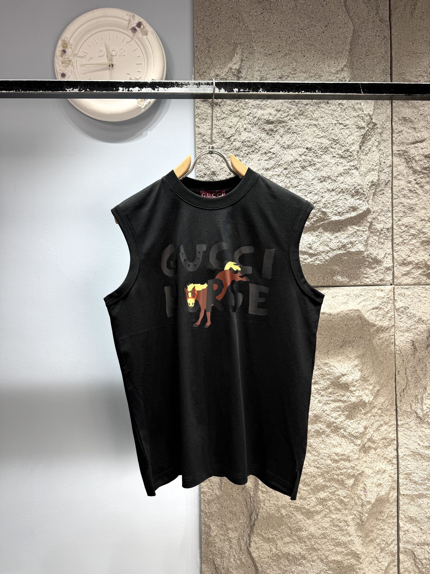 구찌(GUCCI) 카툰 포니 프린트 슬리브리스 상의 의류