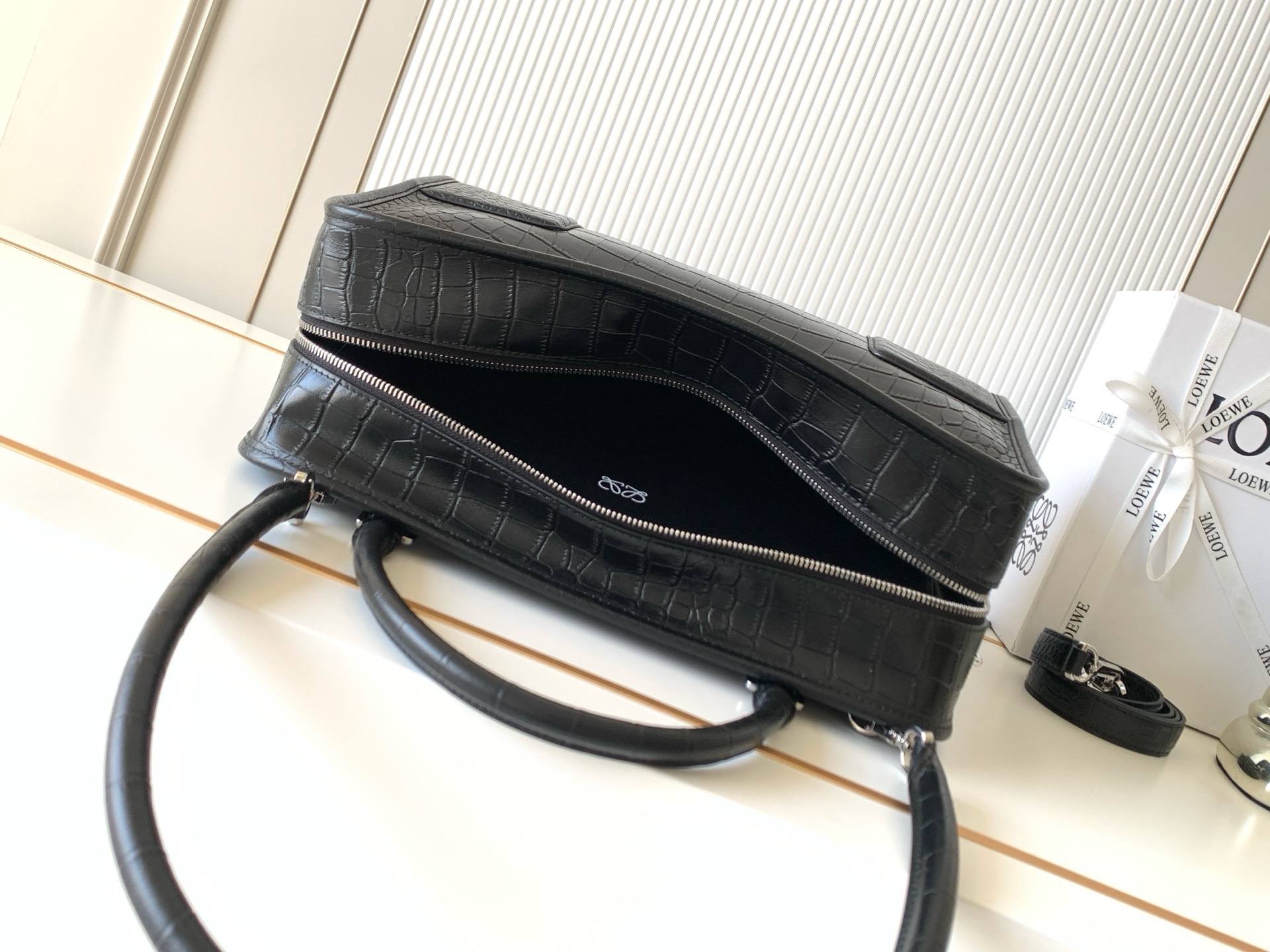 Loewe 로에베 아마조나(Amazona) 180 라지 핸드백 (블랙/크로커다일 패턴) 가방