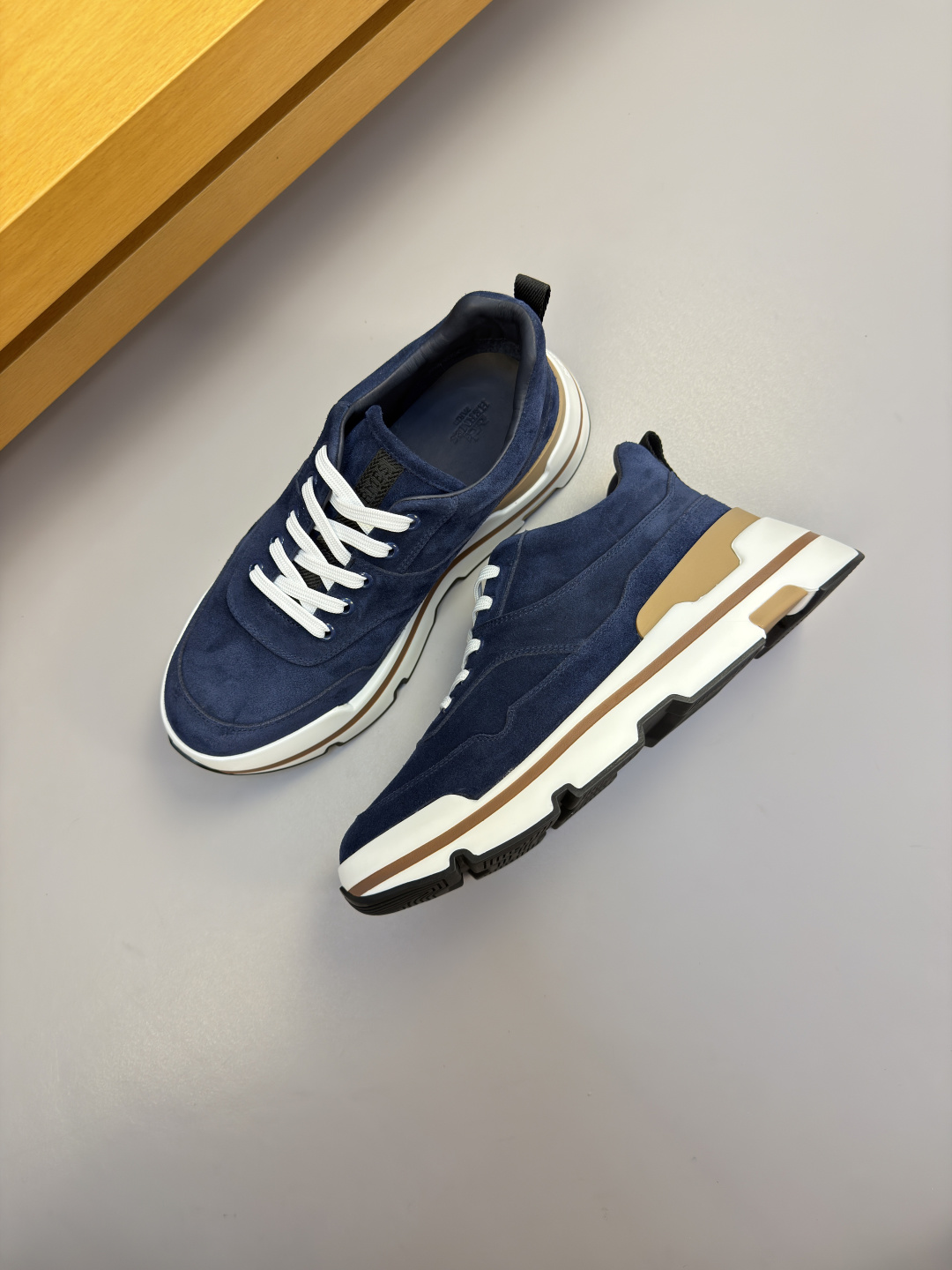 [Hermes] 에르메스 프리미엄 스웨이드 레더 콤비 스니커즈 신발