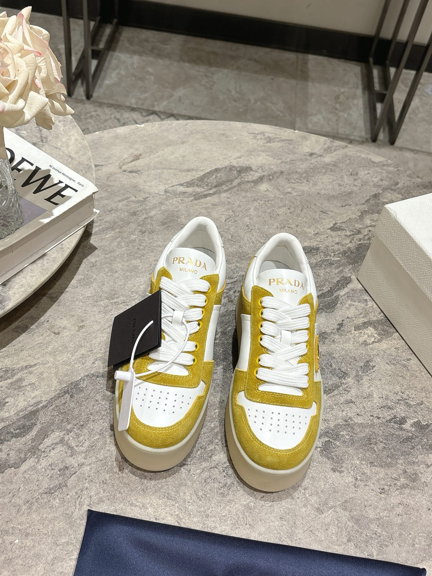 프라다(PRADA) 삼각 로고 플랫폼 스니커즈 신발