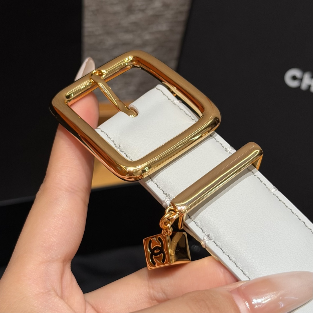 샤넬(CHANEL) 카프스킨 브라스 핀 골드 버클 벨트