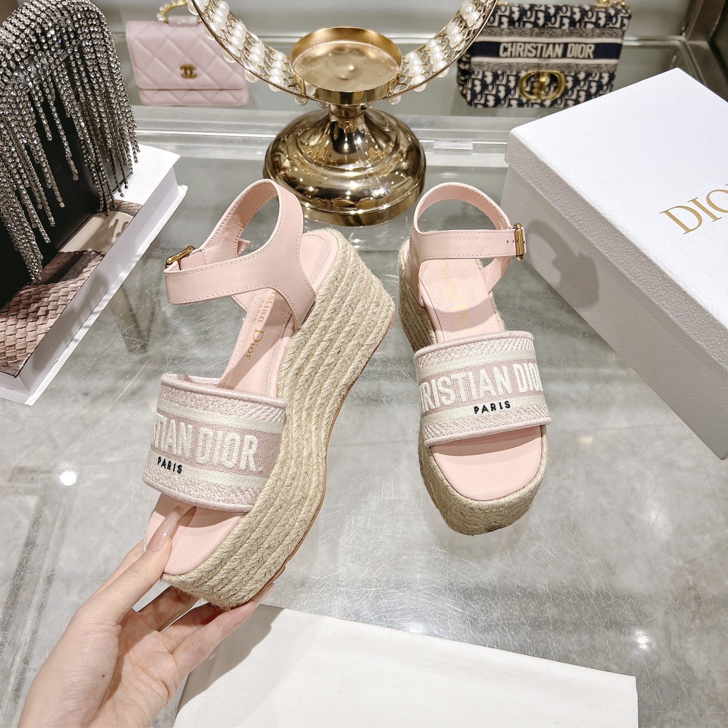 디올(DIOR) Dway 로고 밴드 앵클 스트랩 웨지 샌들 신발