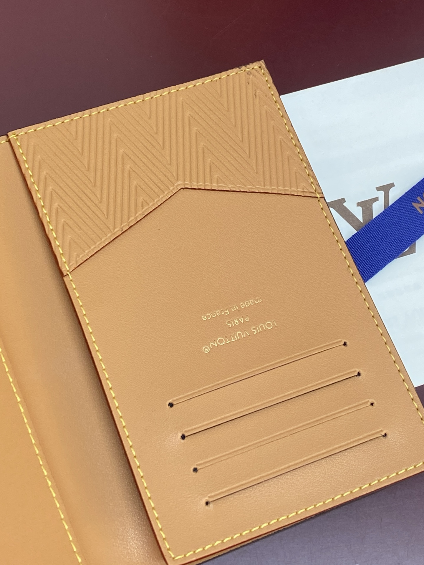[Louis Vuitton] LV 루이비통 쇼퍼백 모티브 패스포트 홀더 모노그램 (칩 내장형) 지갑 M2A491