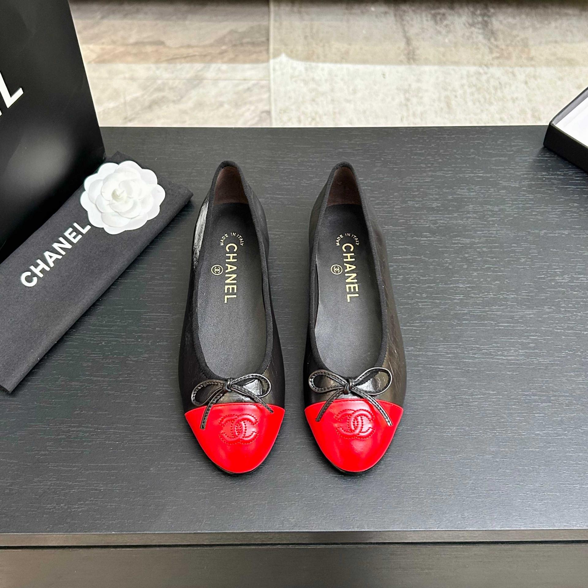 샤넬(CHANEL) 리본 배색 발레리나 플랫슈즈 신발