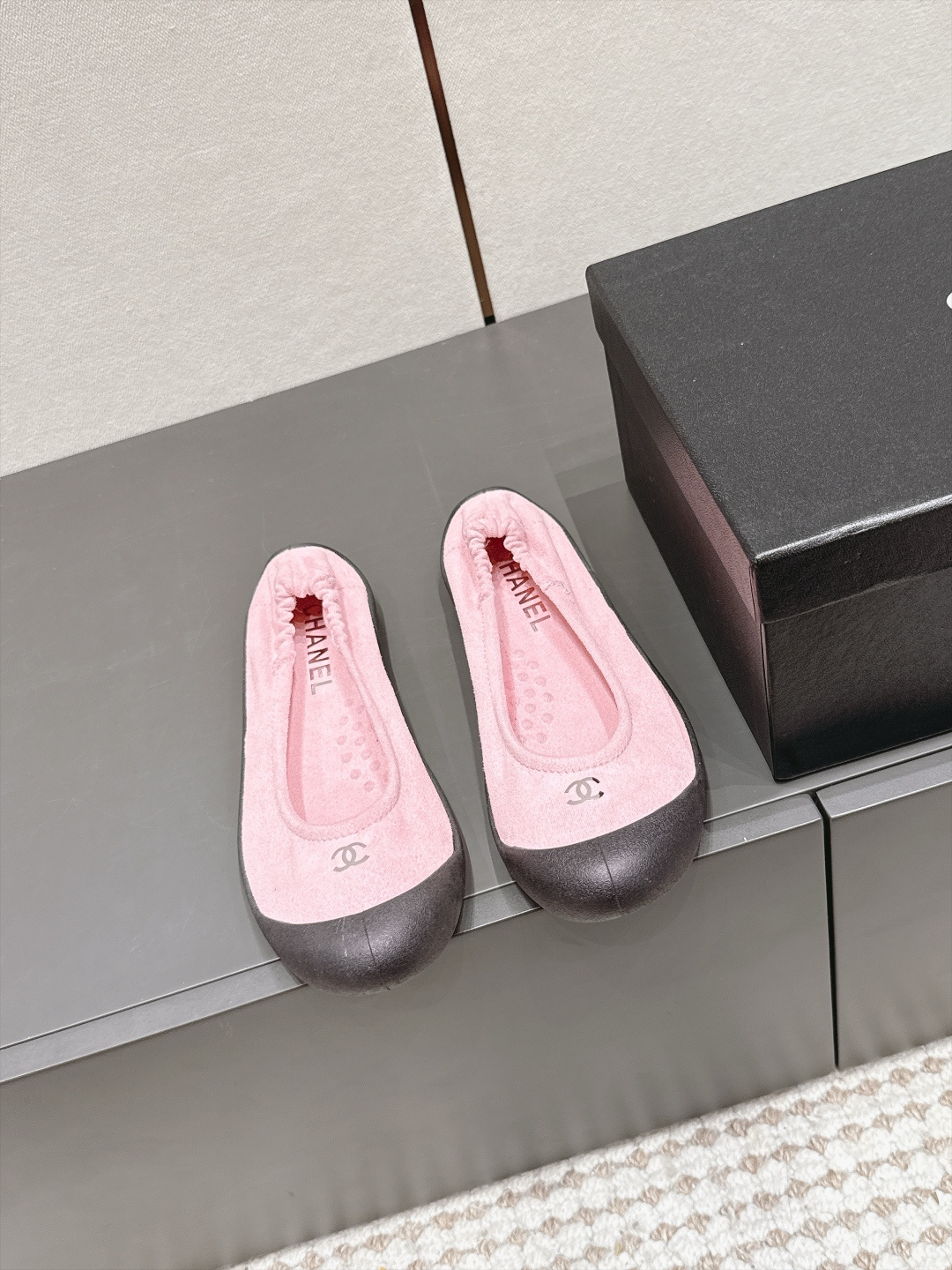 샤넬(CHANEL) 스웨이드 밴딩 힐 플랫 신발