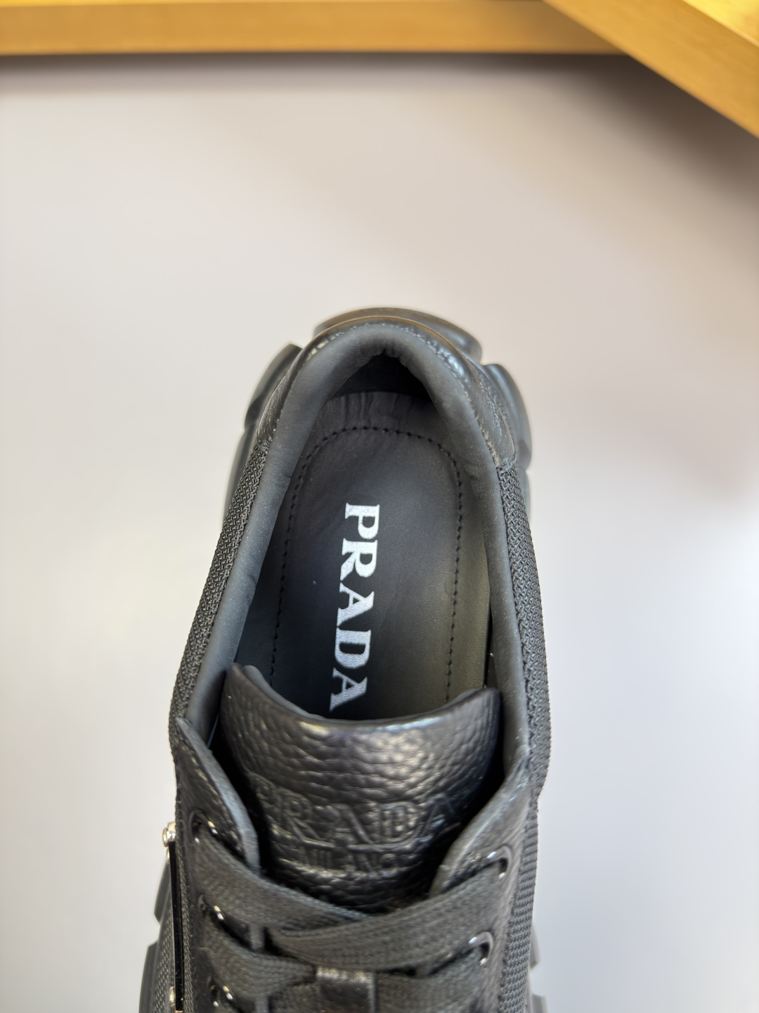 PRADA 프라다 리치 소가죽 & 캔버스 스니커즈 신발