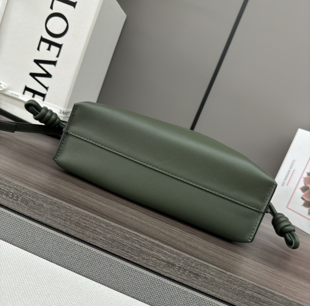 LOEWE 로에베 Flamenco 플라멩코 퍼스 나파 카프스킨 파우치 숄더백 가방