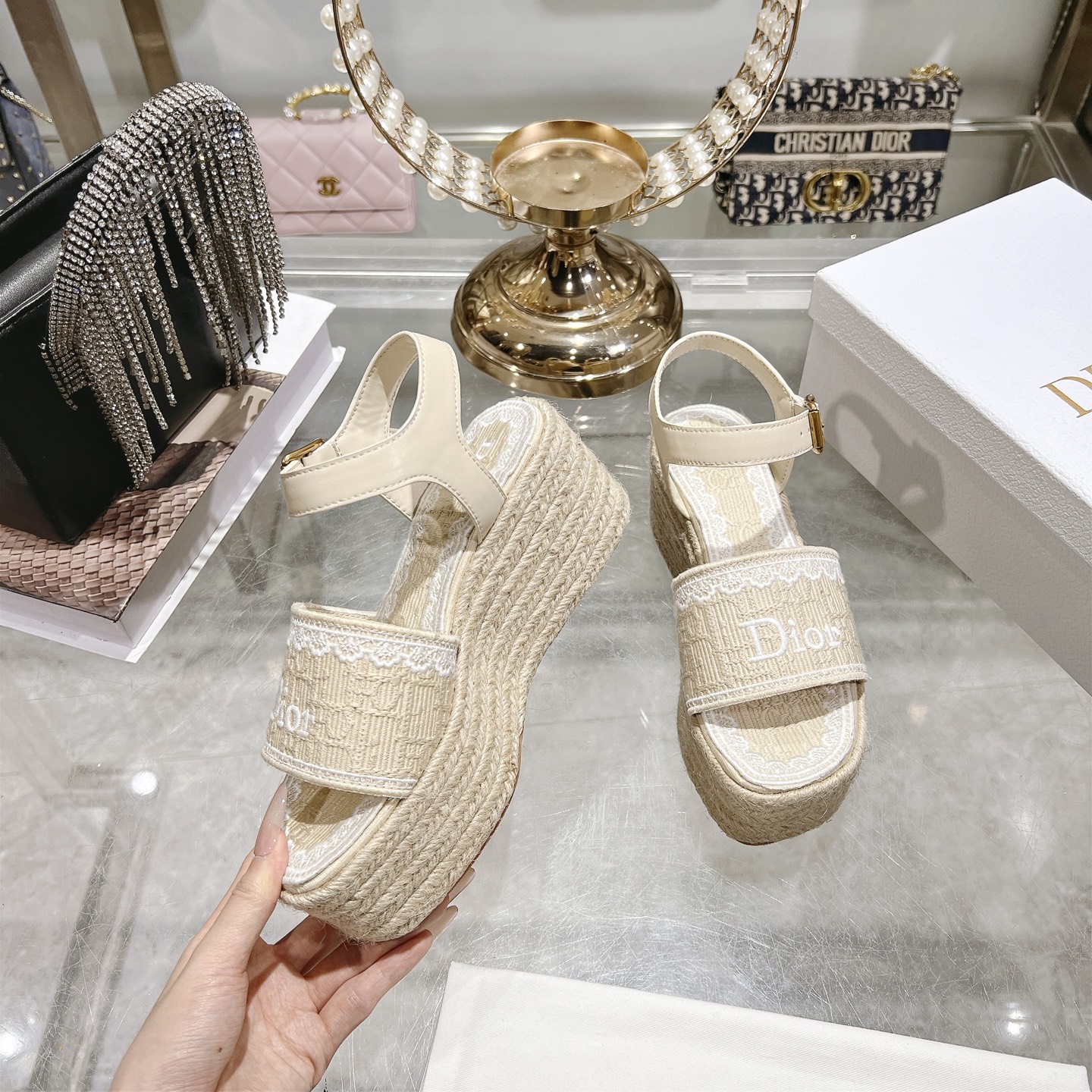 디올(DIOR) Dway 로고 자수 에스파드류 웨지 샌들 신발