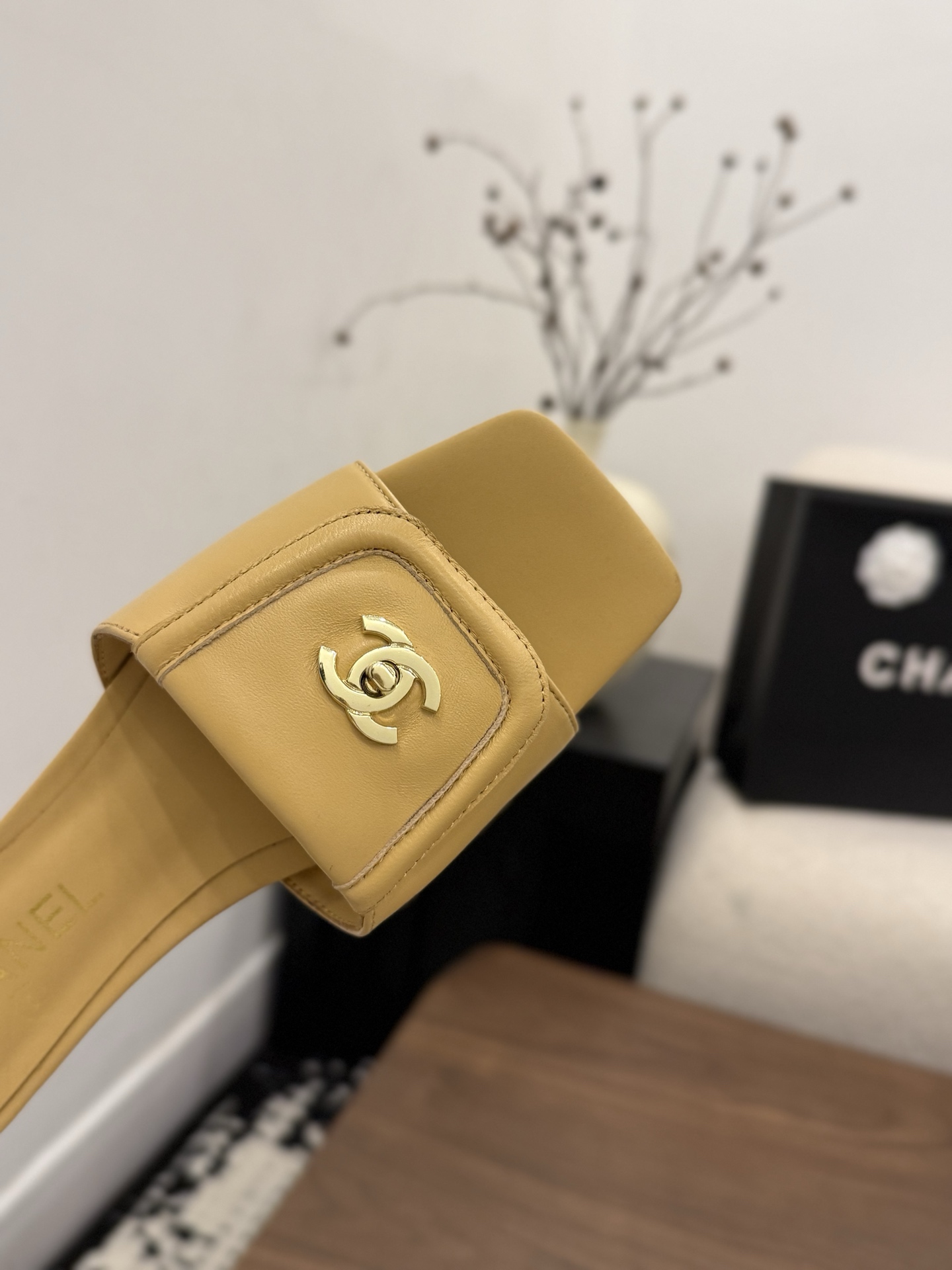 샤넬(CHANEL) 버클 스퀘어토 플랫 슬리퍼 신발