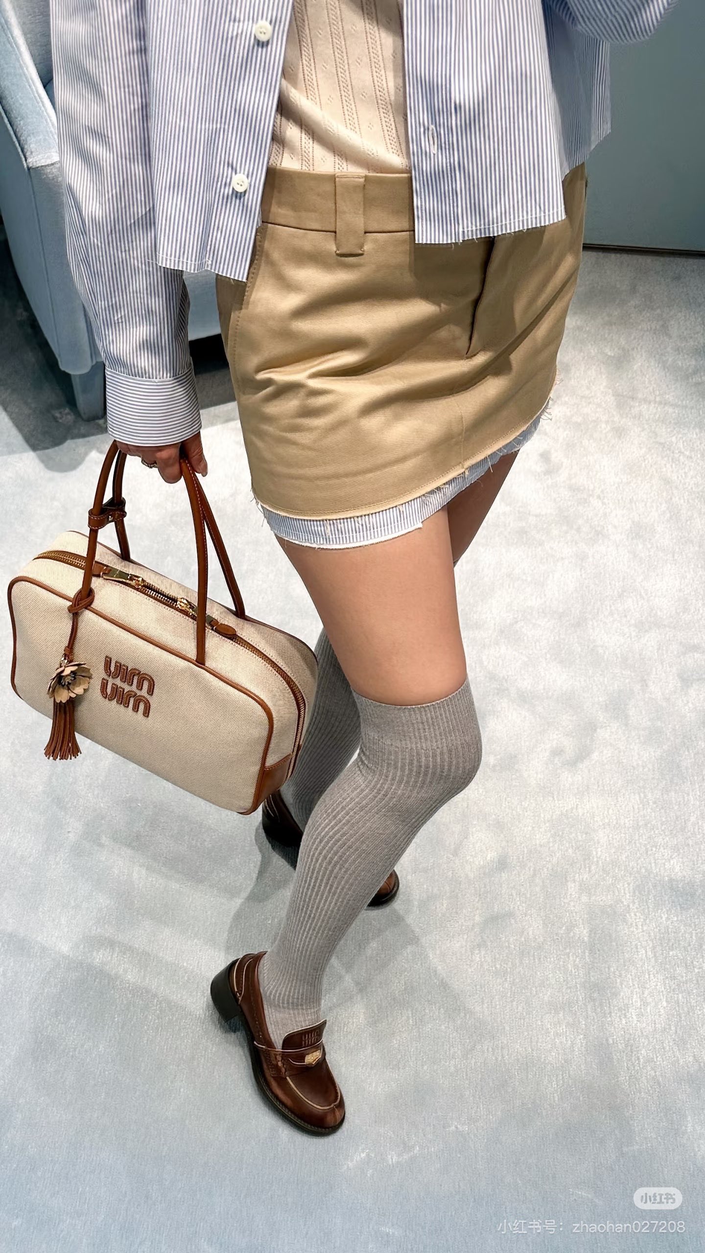 미우미우(MIUMIU) 카키 미니 스커트 의류
