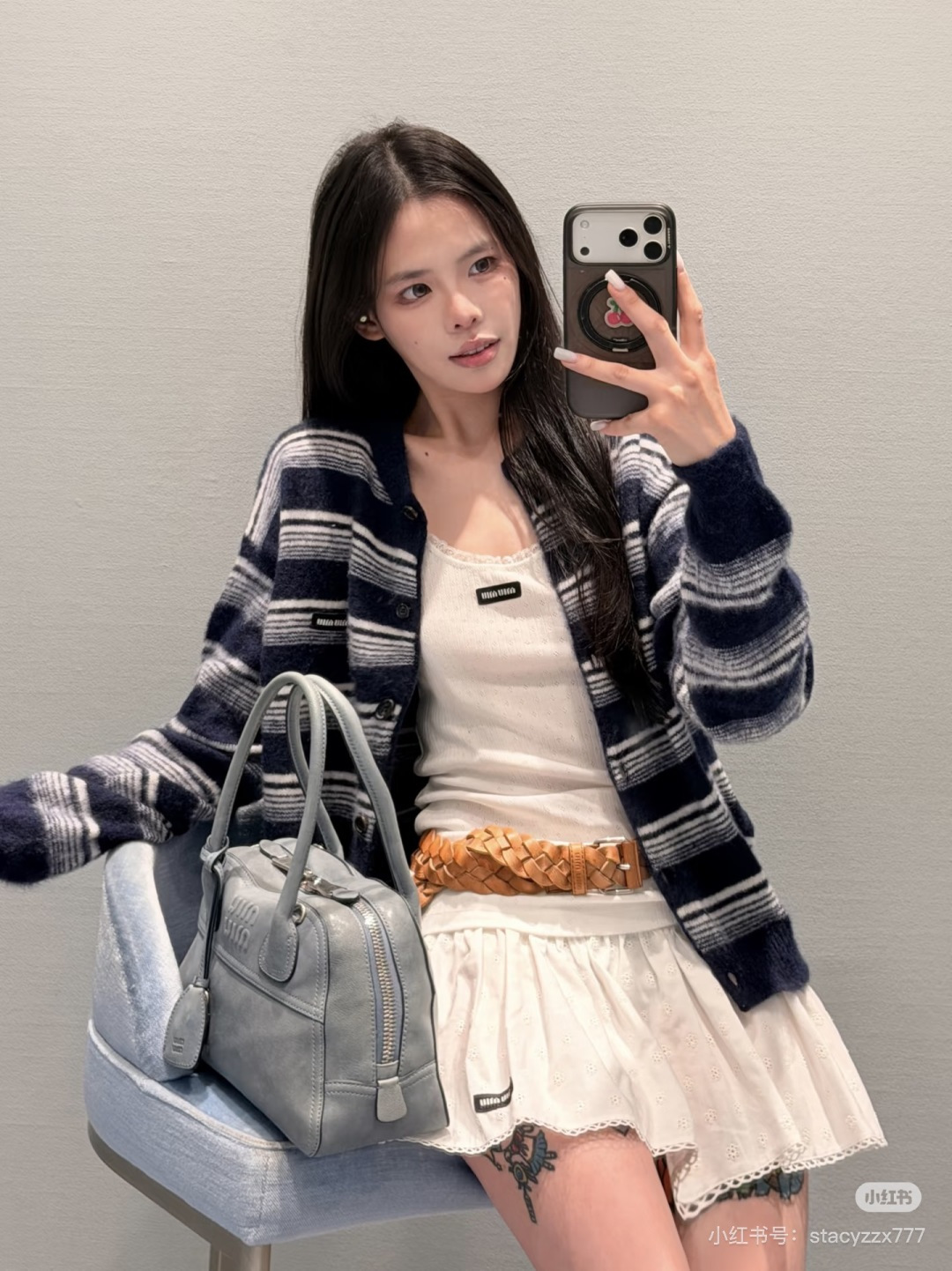 미우미우(MIUMIU) 스트라이프 하프넥 니트 가디건 상의 의류