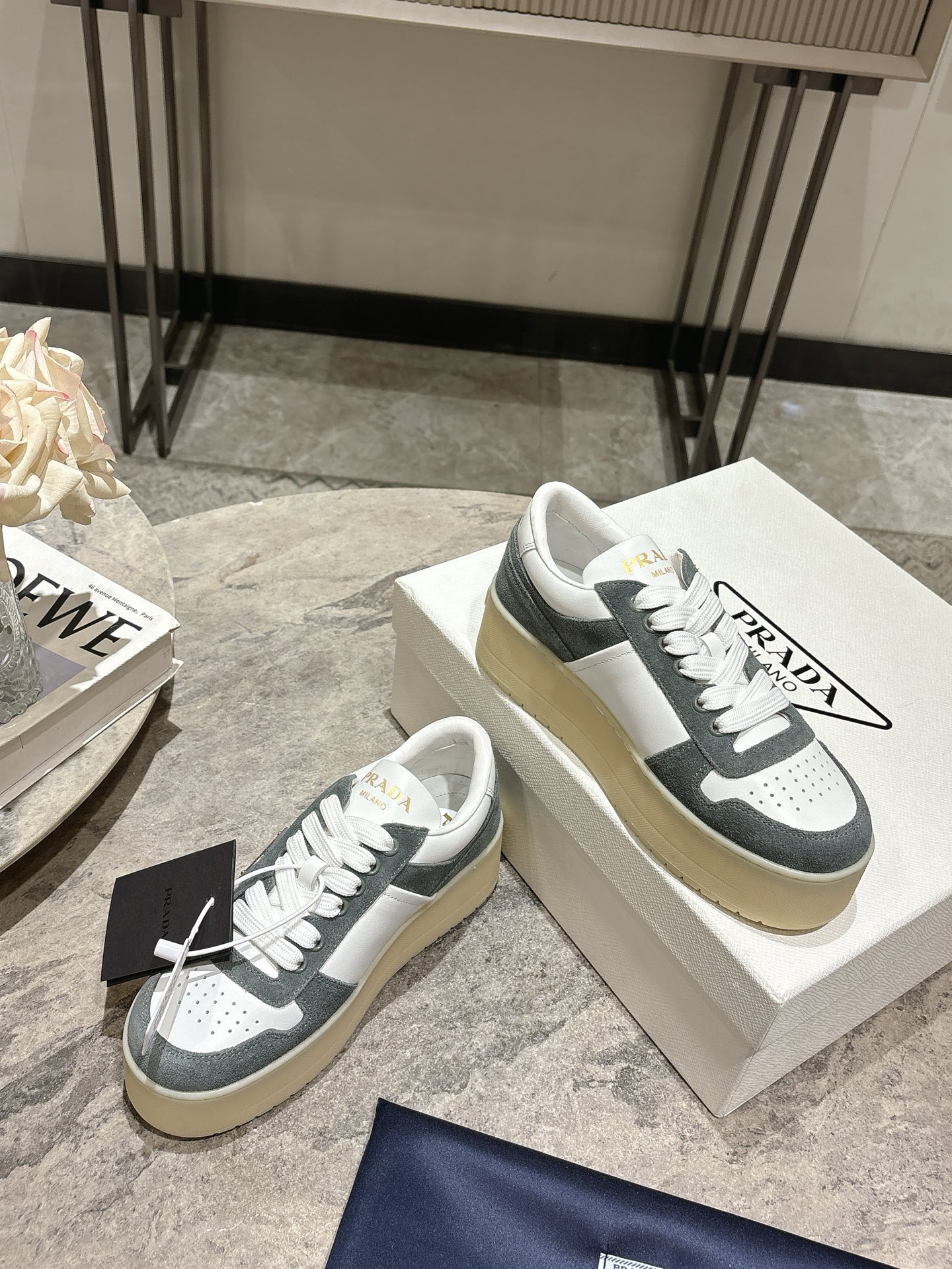 프라다(PRADA) 삼각 로고 플랫폼 스니커즈 신발