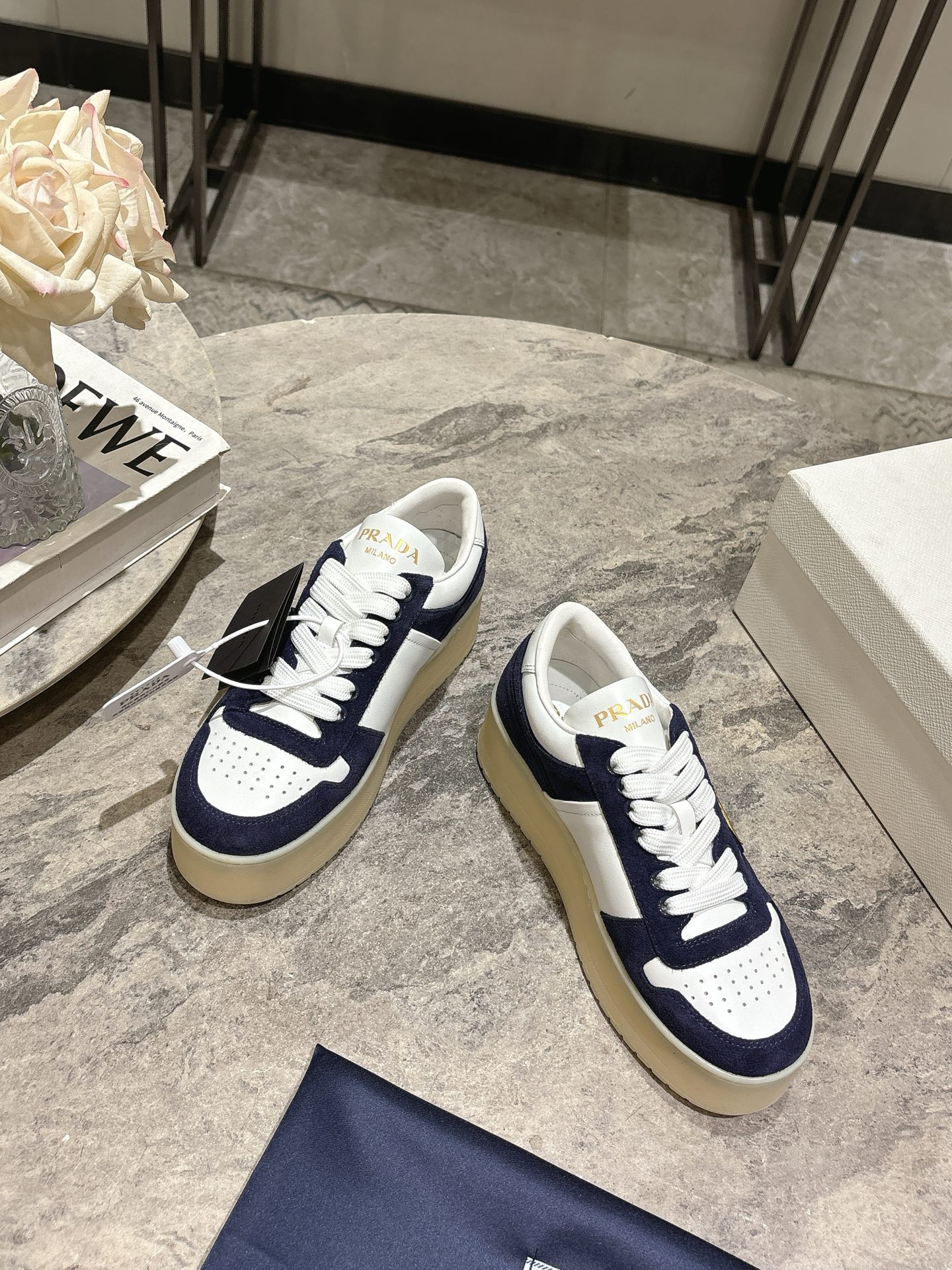 프라다(PRADA) 삼각 로고 플랫폼 스니커즈 신발
