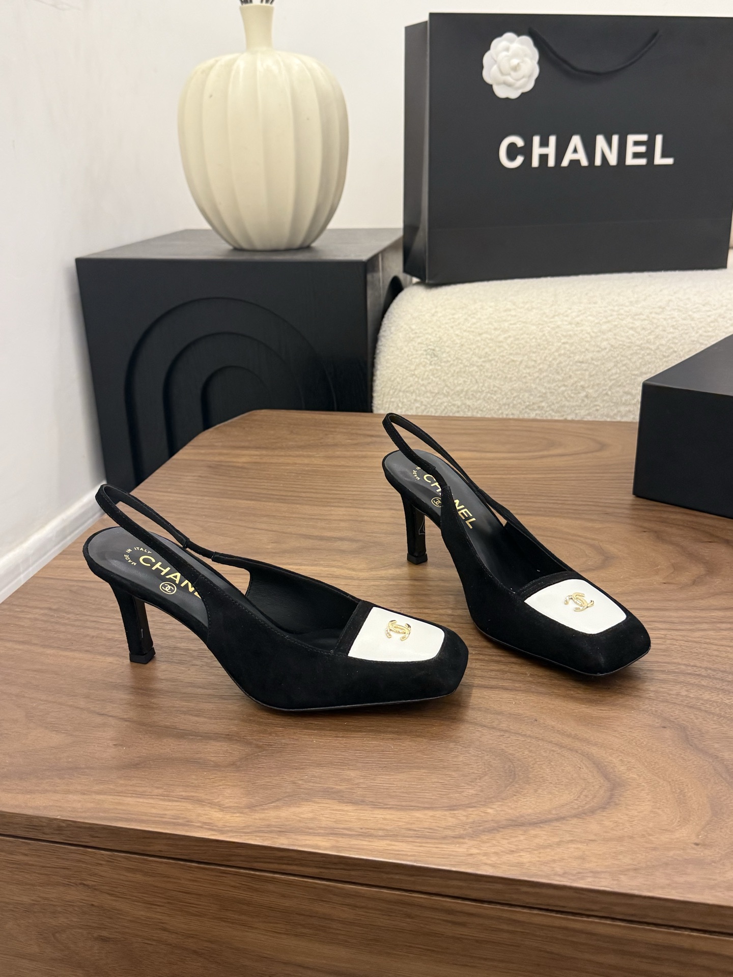 샤넬(CHANEL) 배색 스퀘어토 슬링백 힐 신발