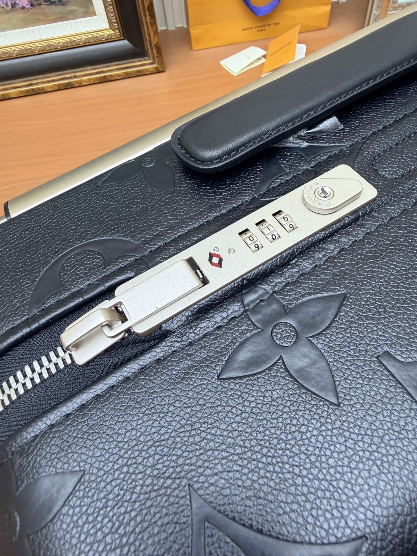 [Louis Vuitton] LV 루이비통 AM46115 최고급 오리지널 캐리어 (기내 반입 가능)